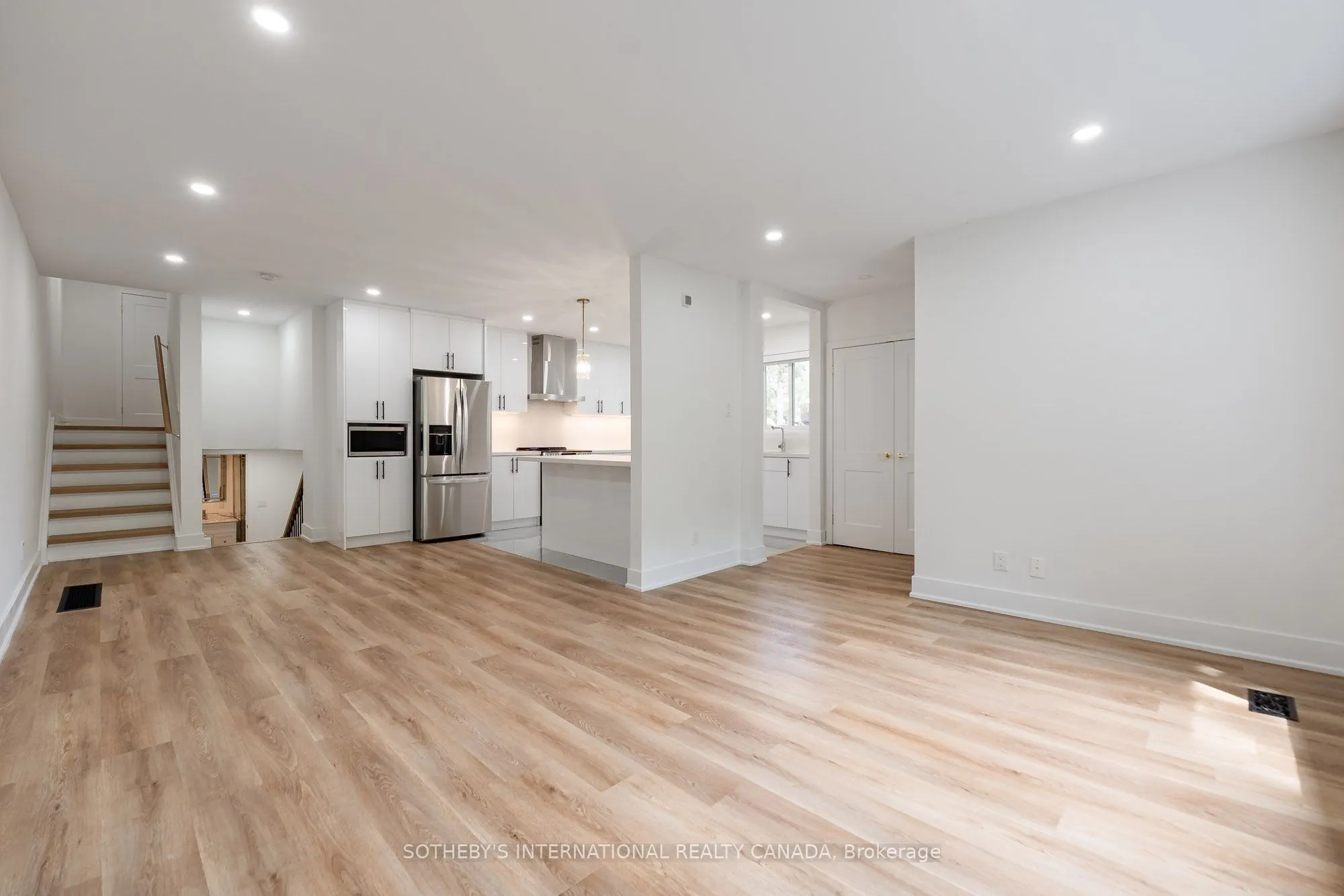 105 Baltray Crescent