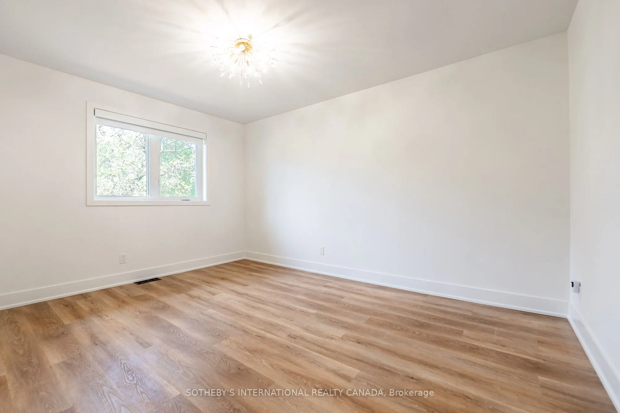 105 Baltray Crescent