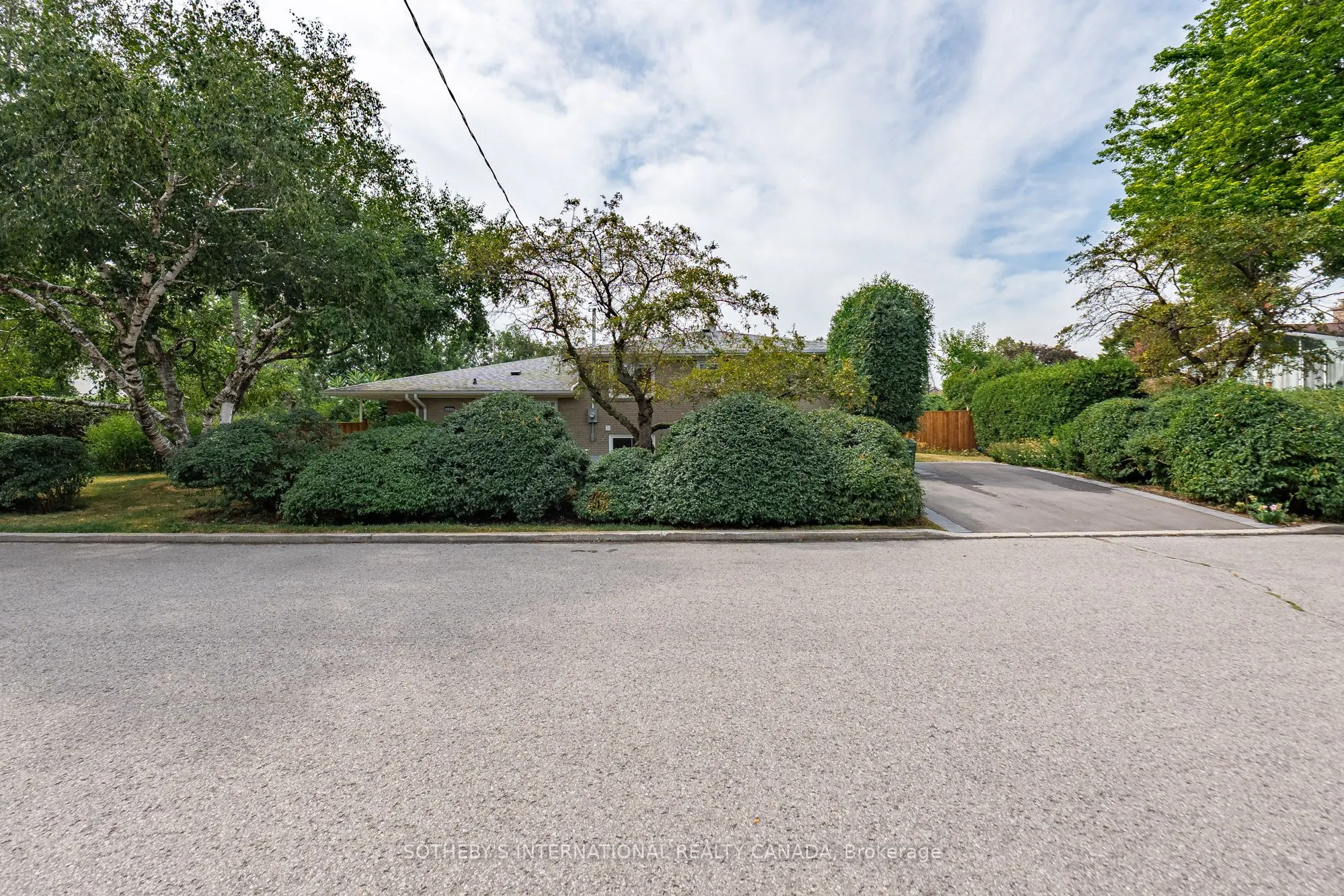 105 Baltray Crescent