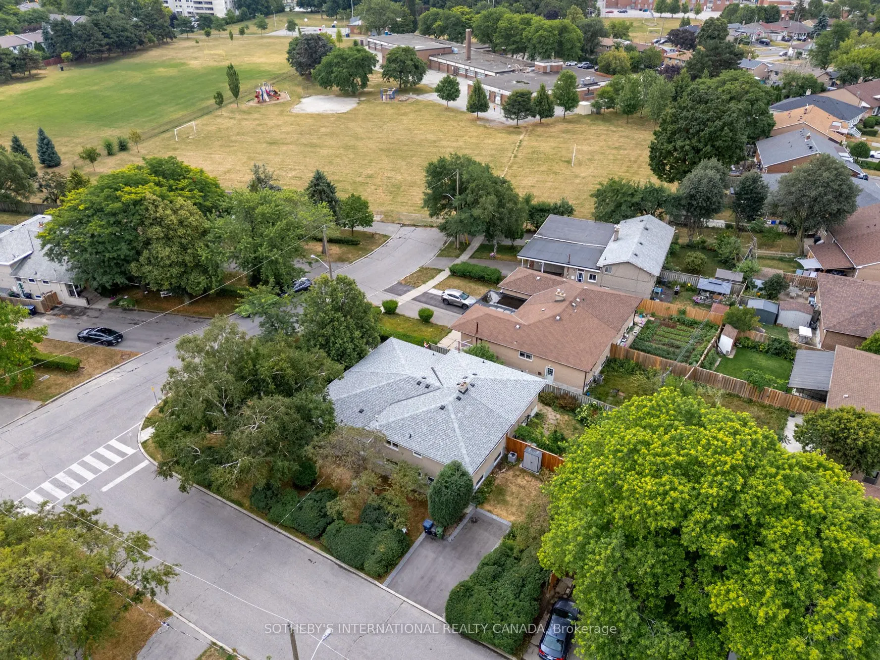105 Baltray Crescent