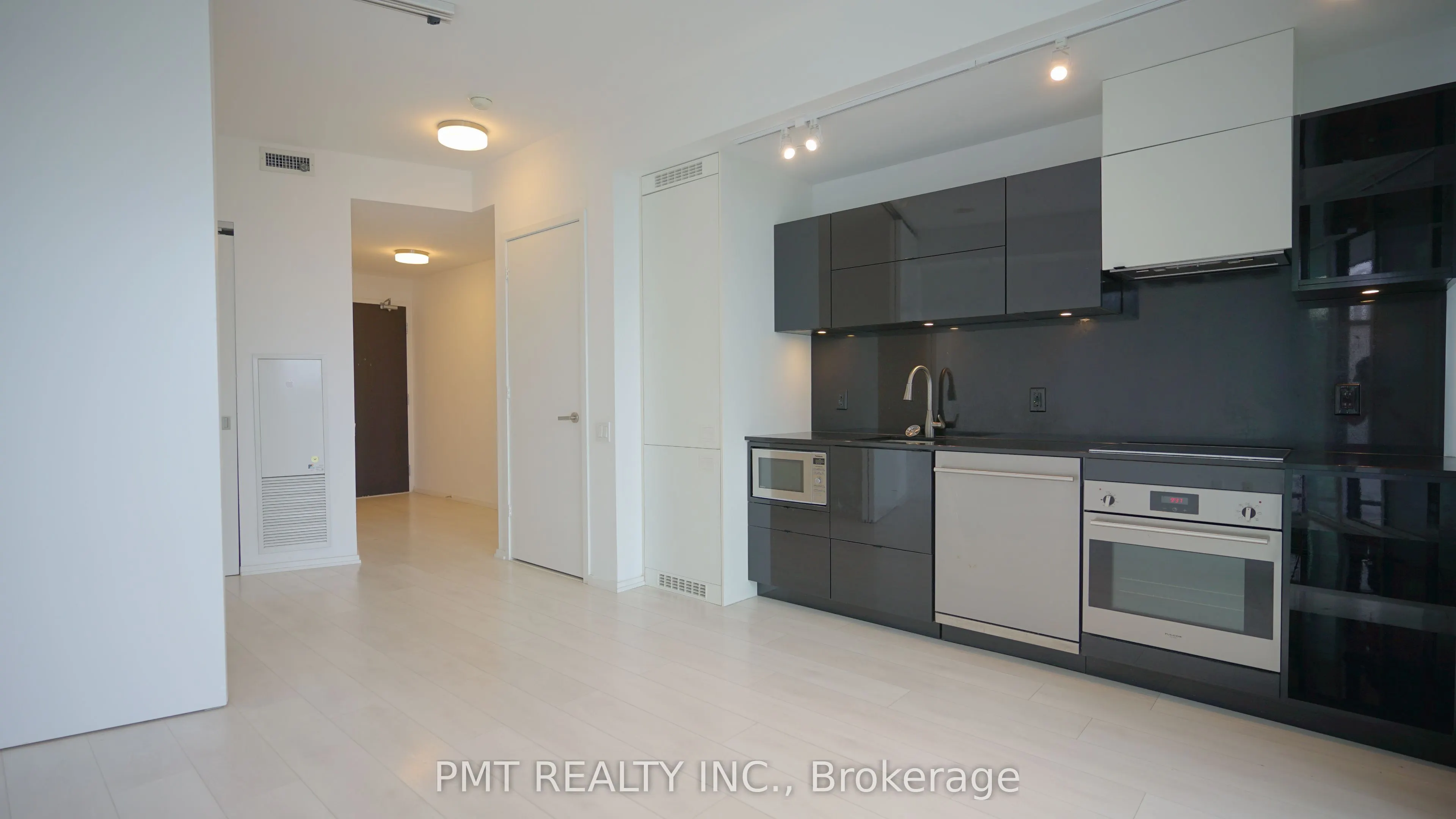 125 Peter Street, #1505