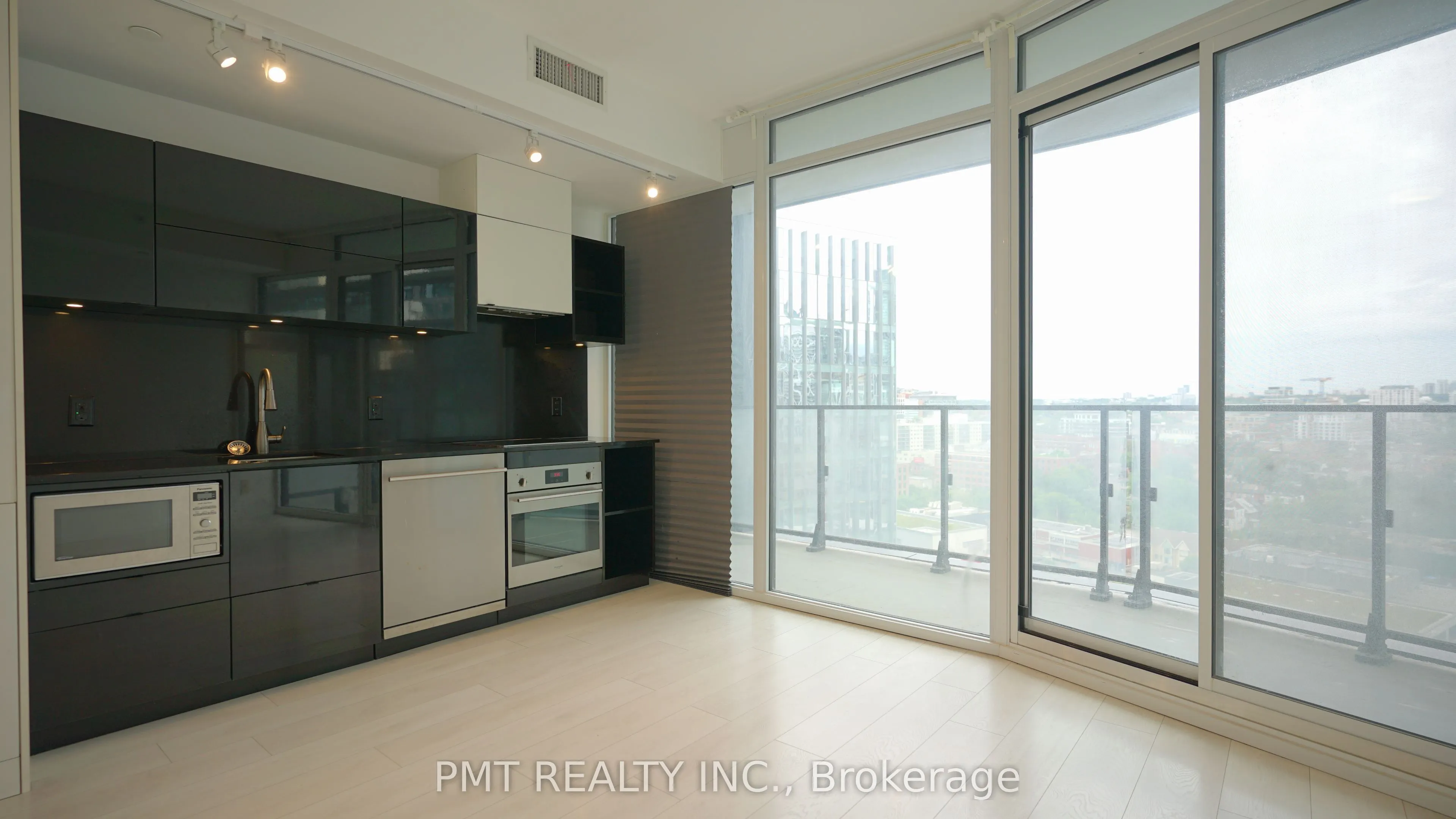 125 Peter Street, #1505