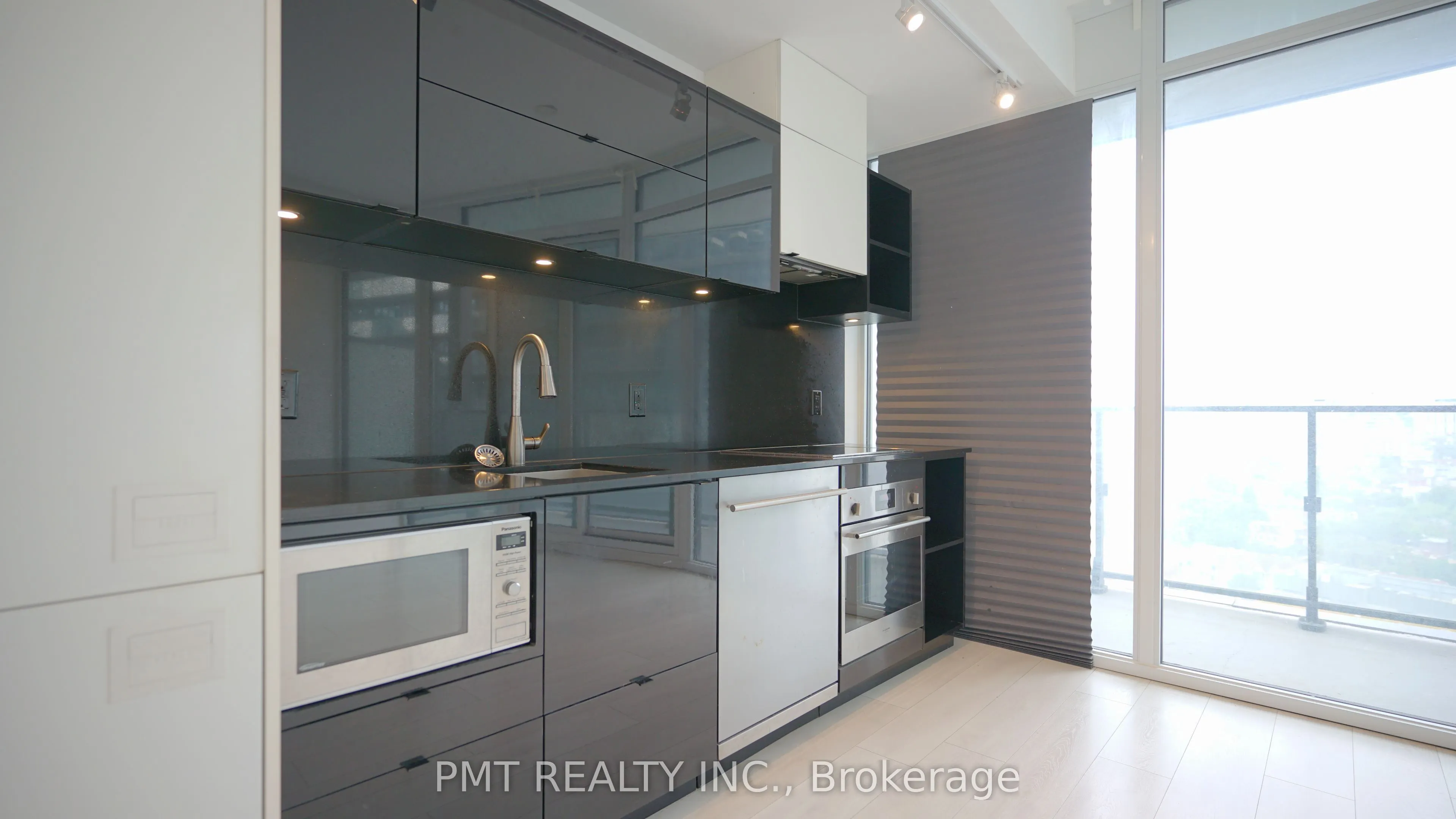 125 Peter Street, #1505