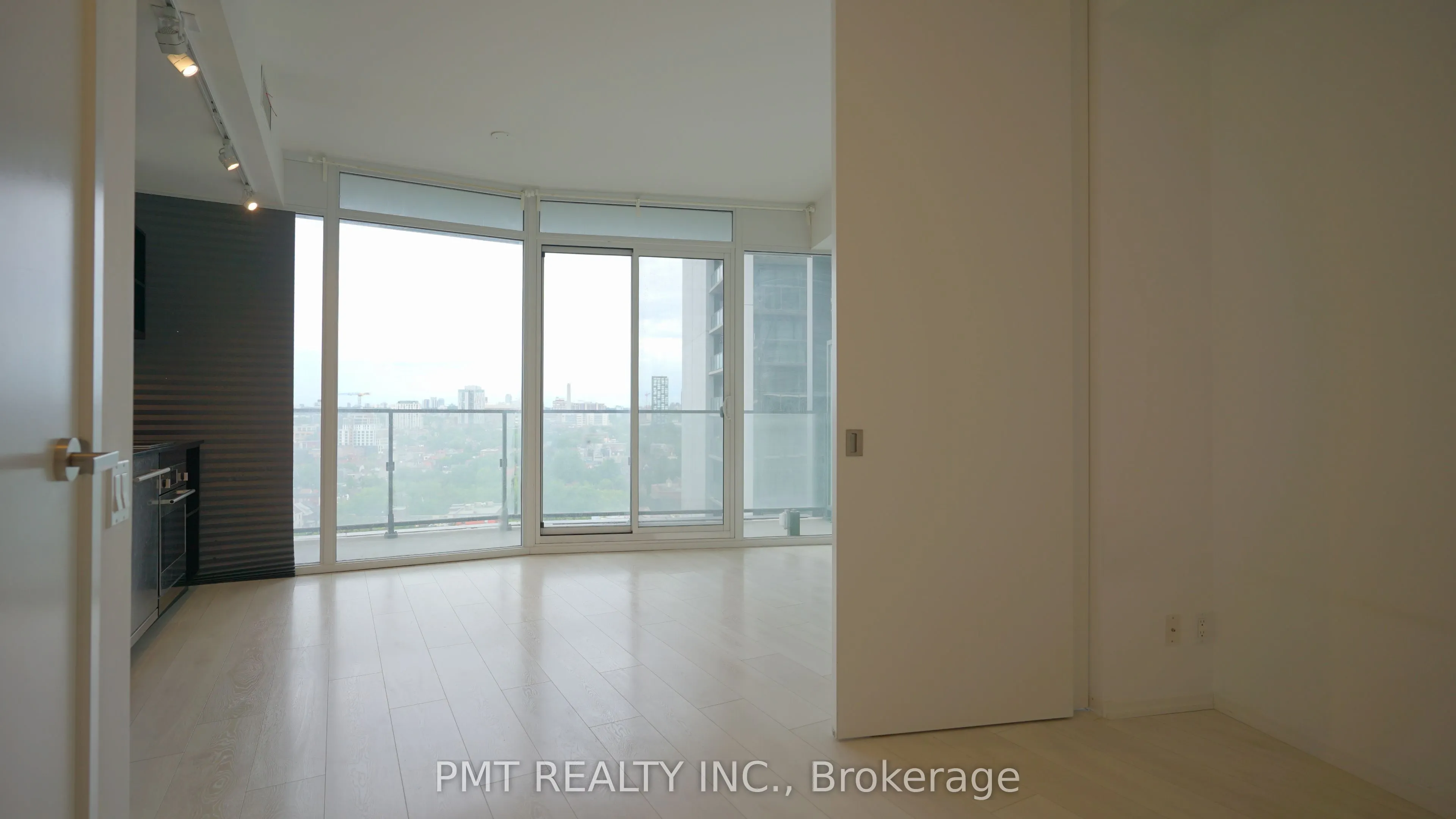 125 Peter Street, #1505