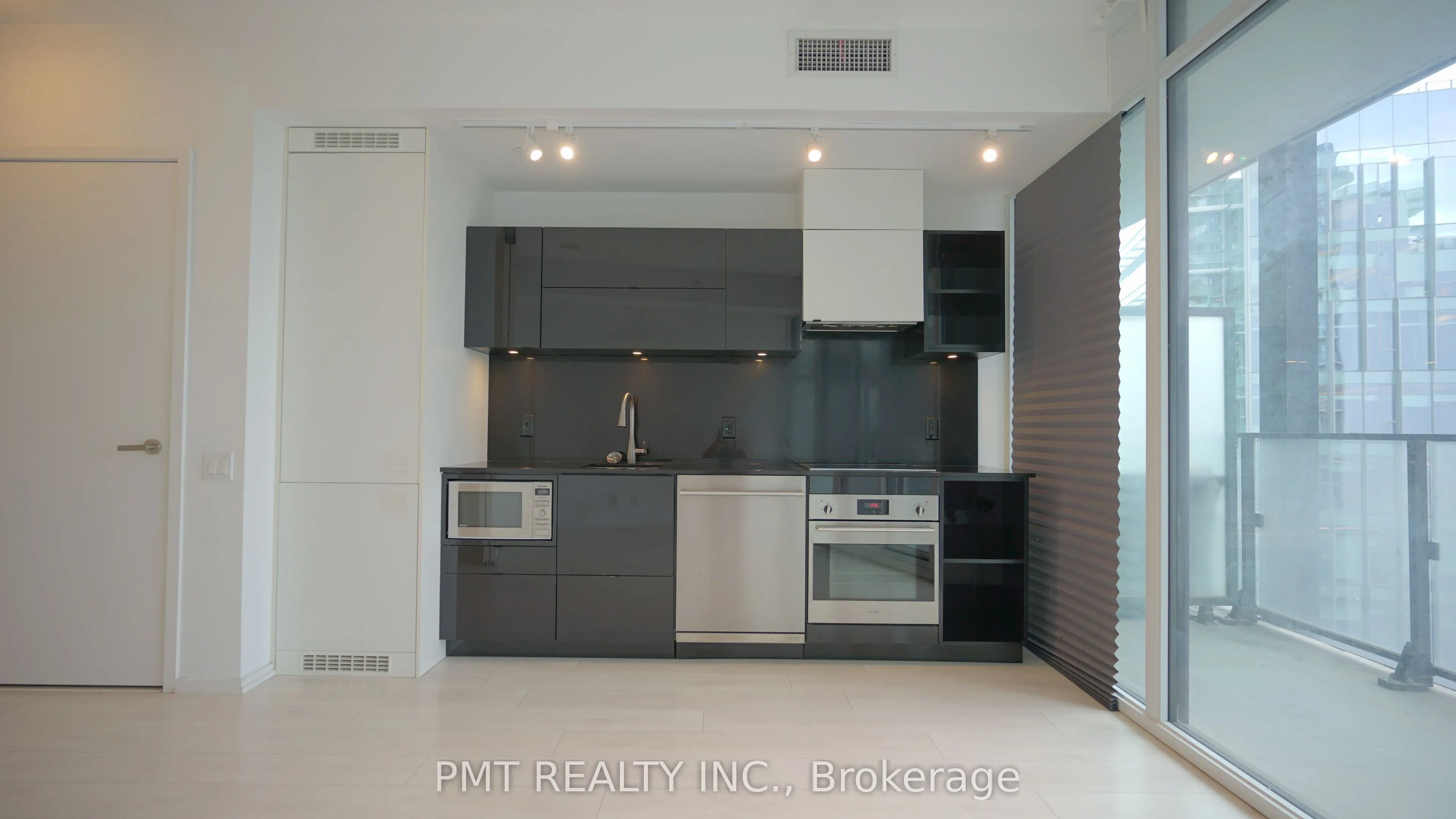125 Peter Street, #1505