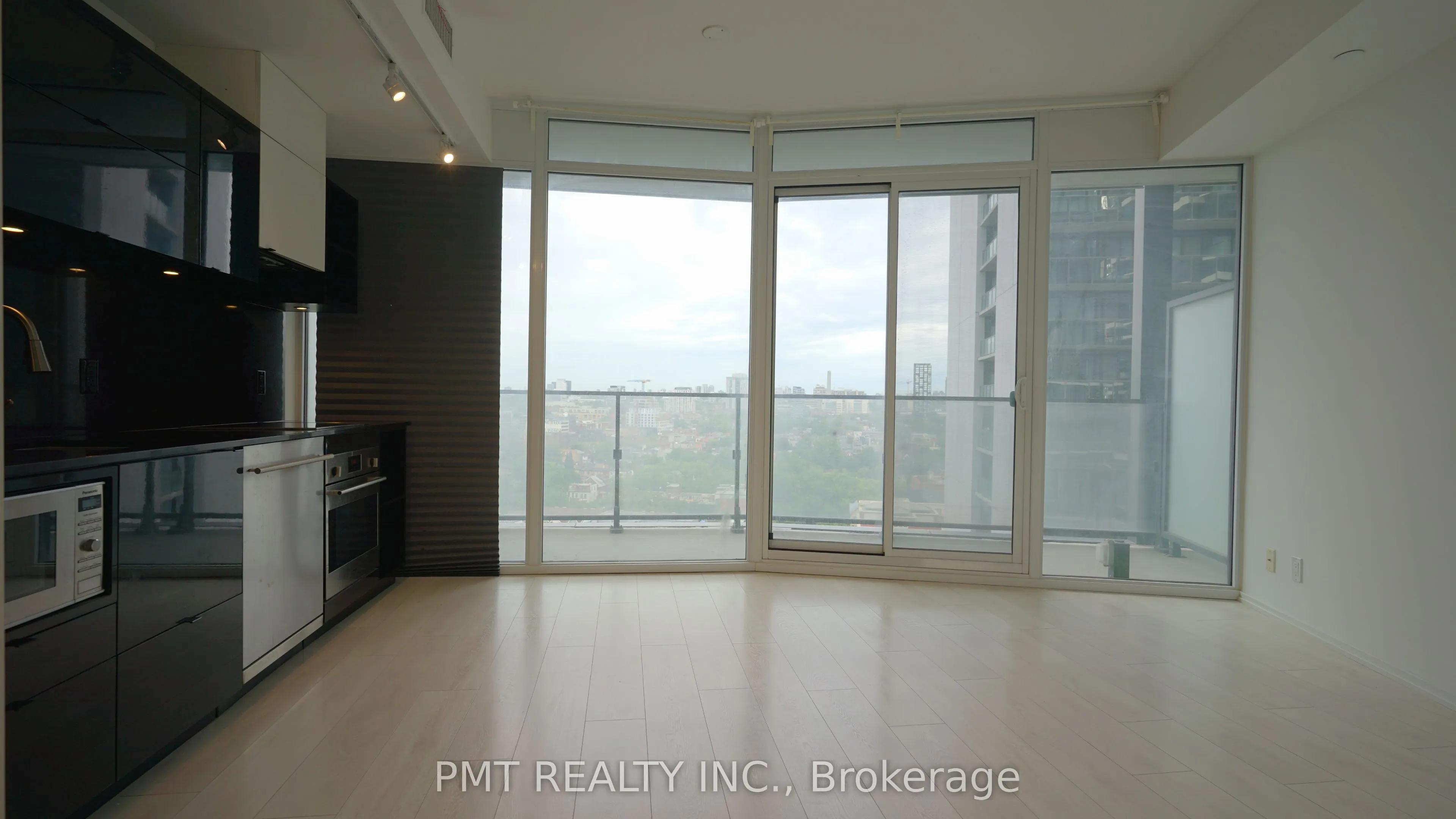 125 Peter Street, #1505
