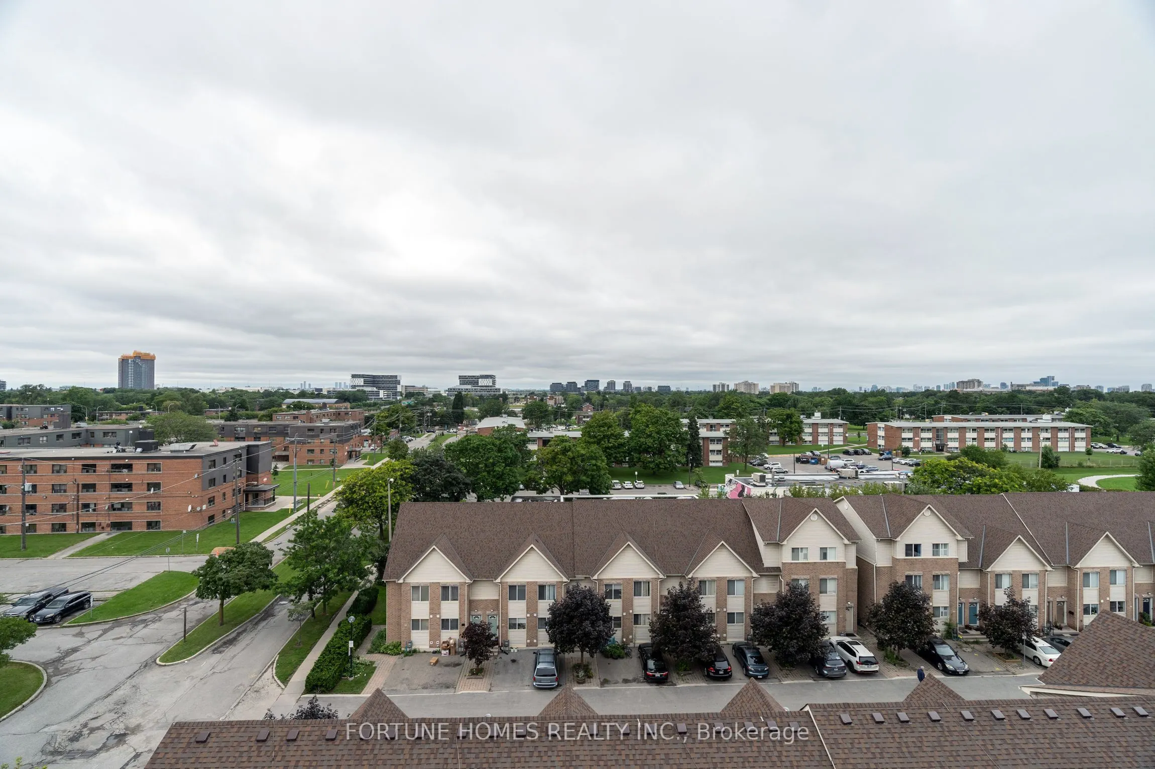 650 Lawrence Avenue W, #816