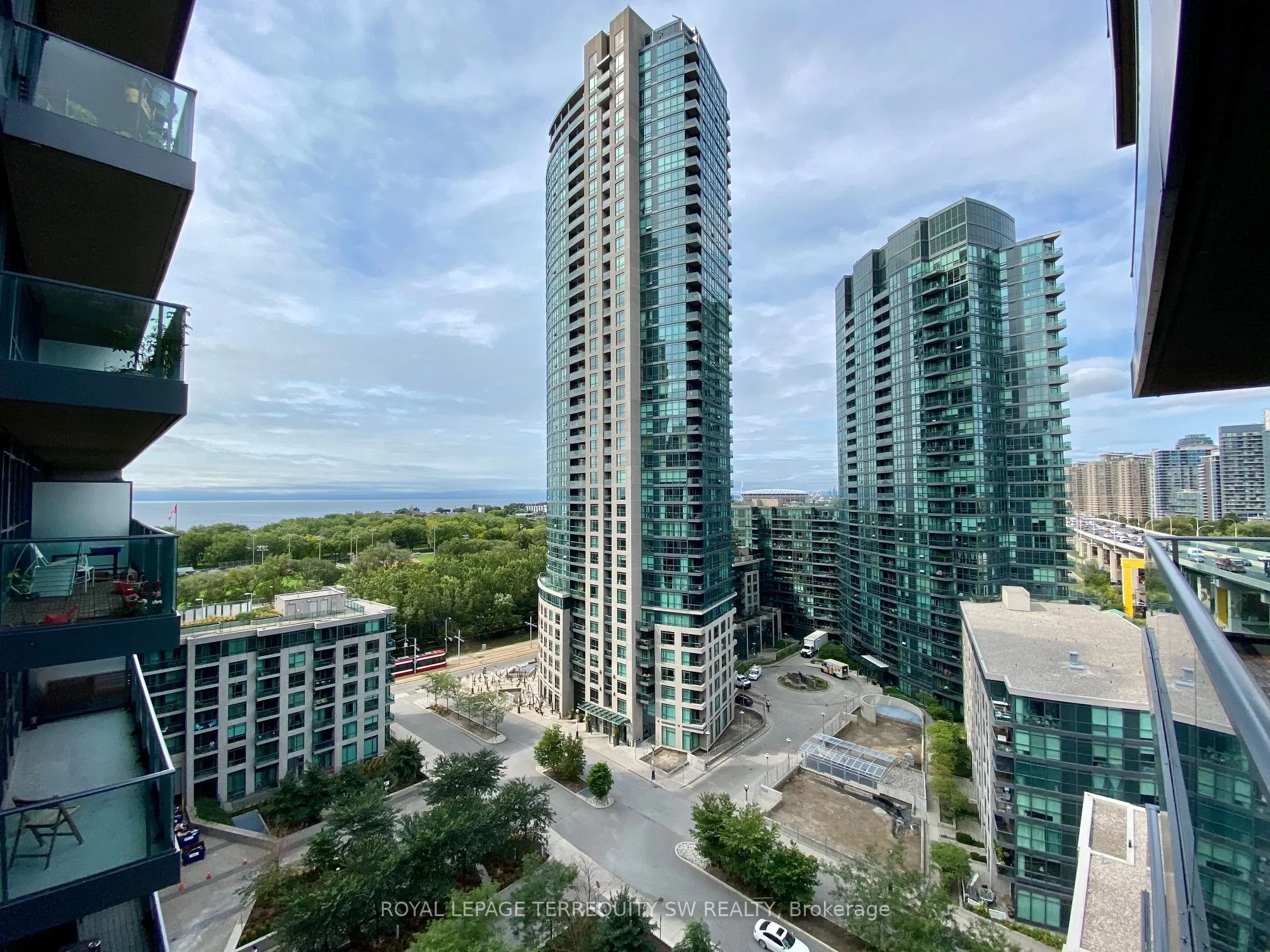 209 Fort York Boulevard, #1458