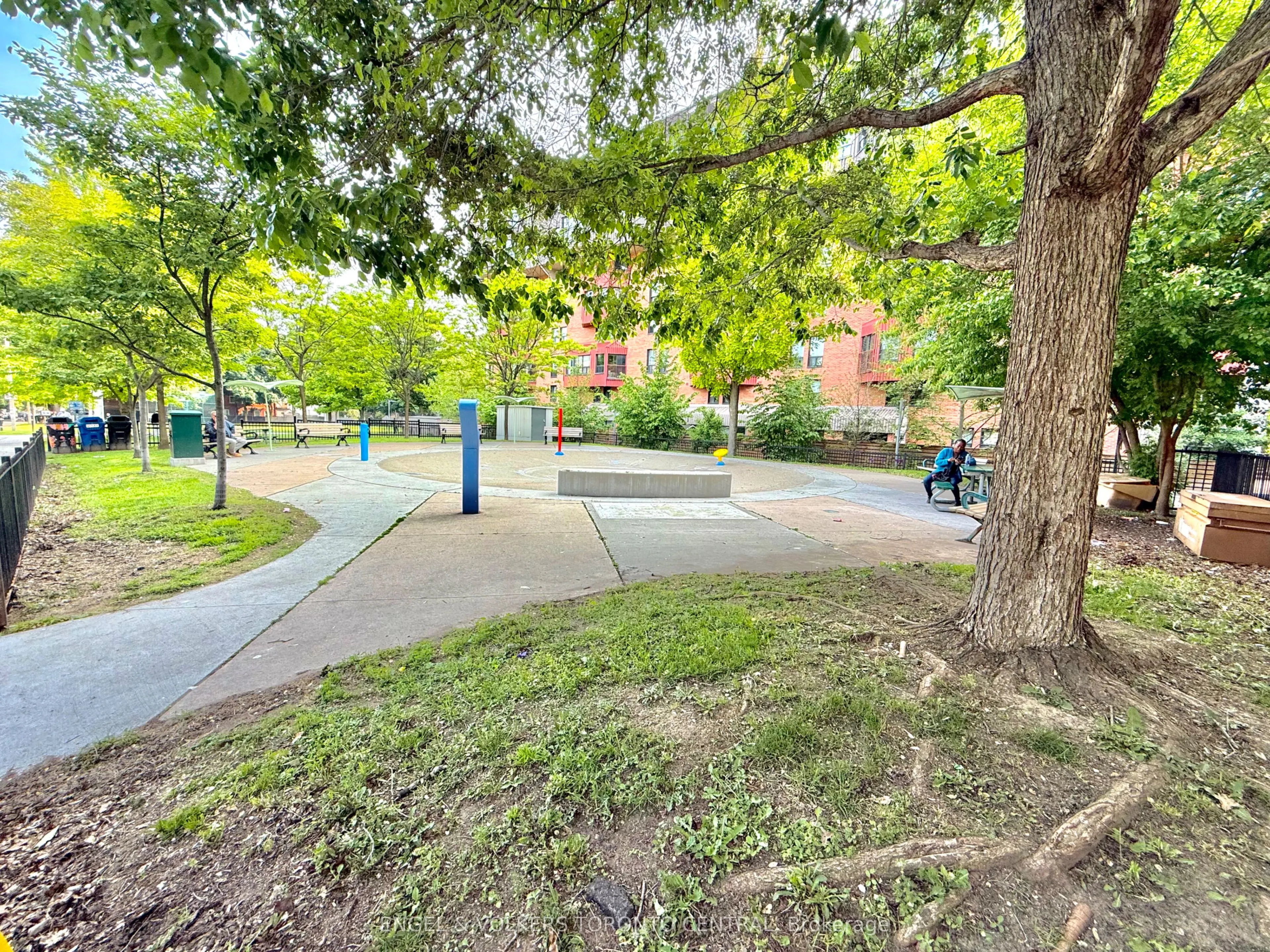225 Wellesley Street E, #208