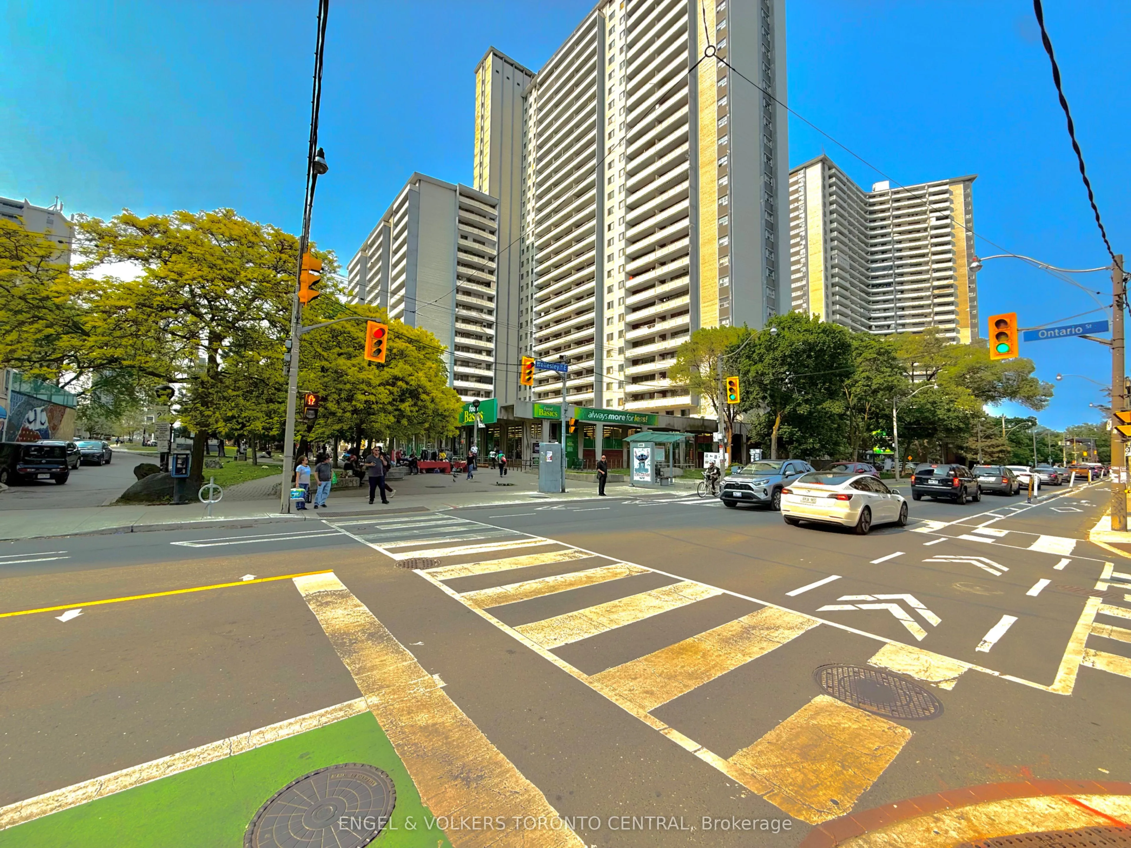 225 Wellesley Street E, #208