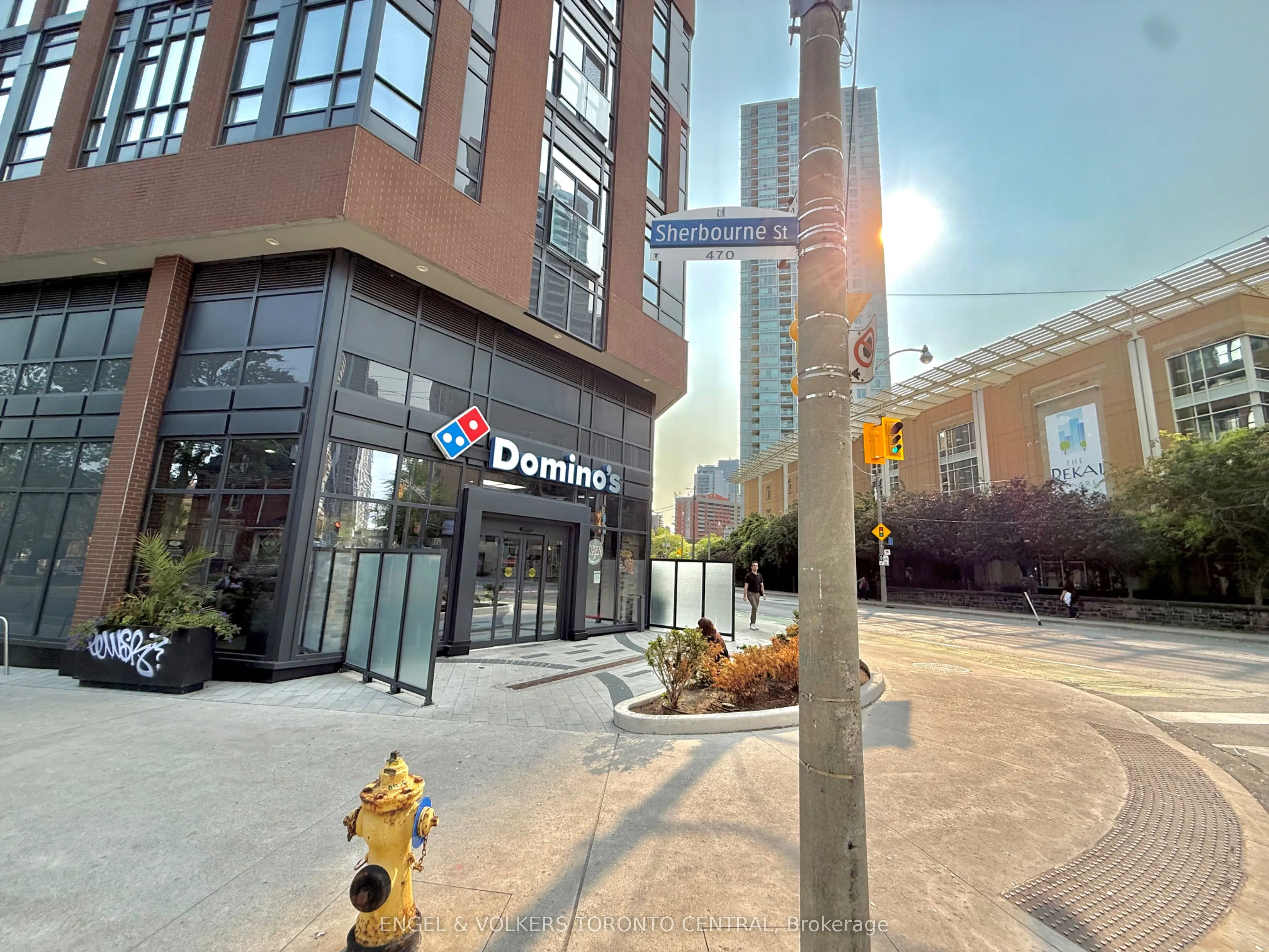 225 Wellesley Street E, #208