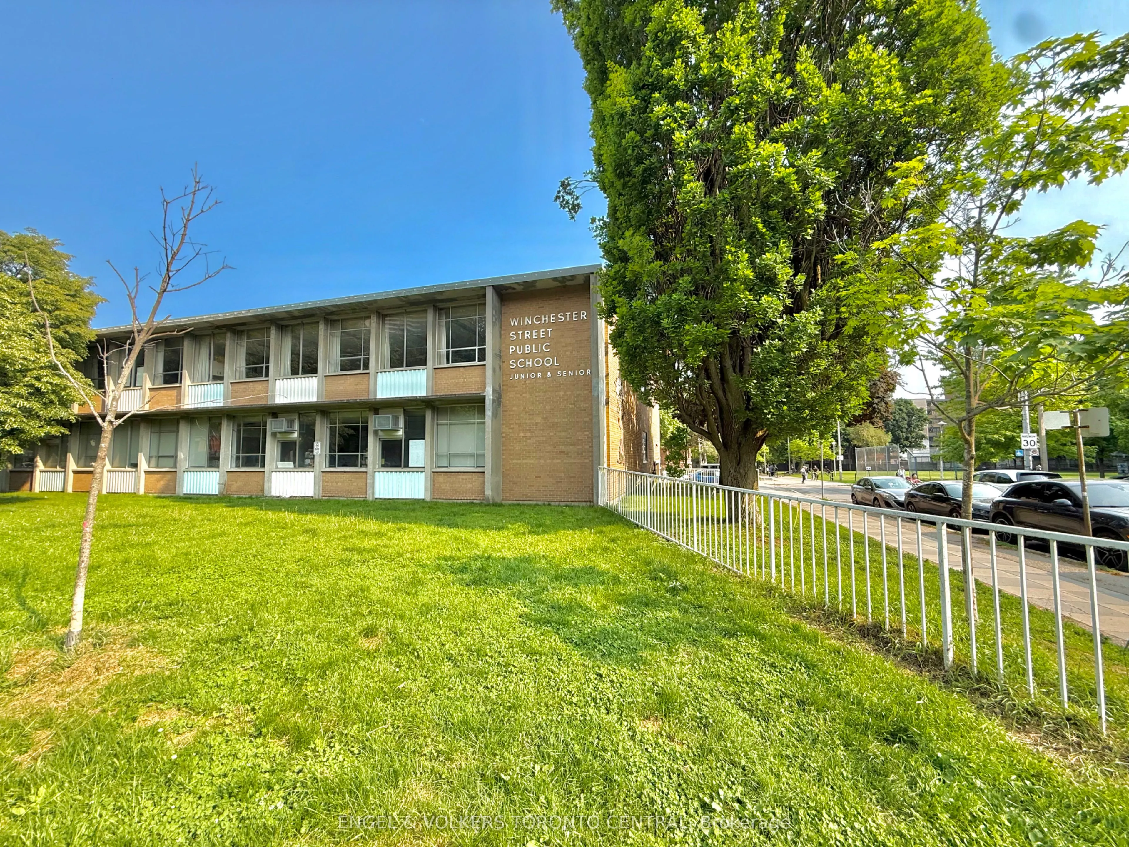 225 Wellesley Street E, #208