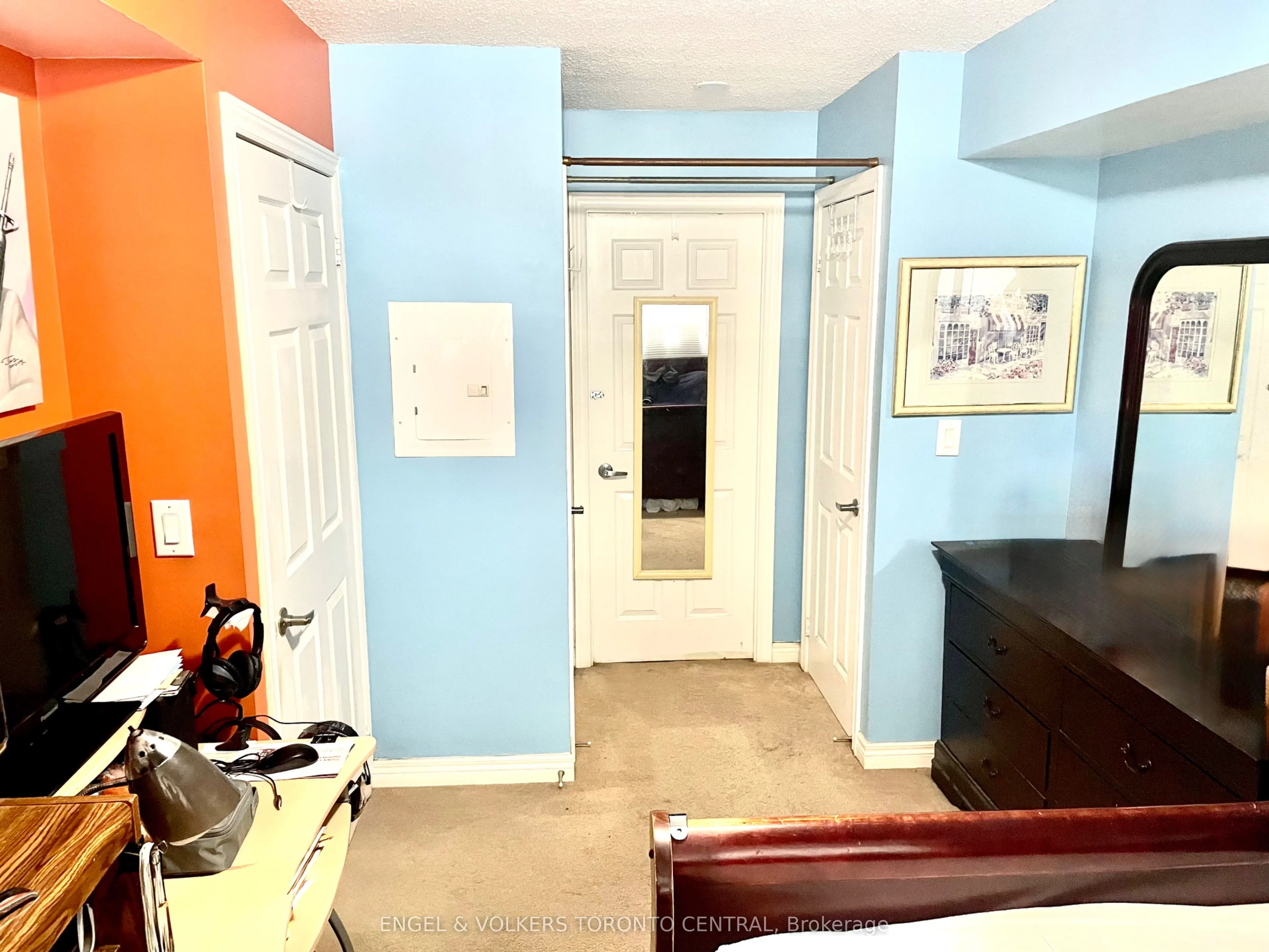 225 Wellesley Street E, #208