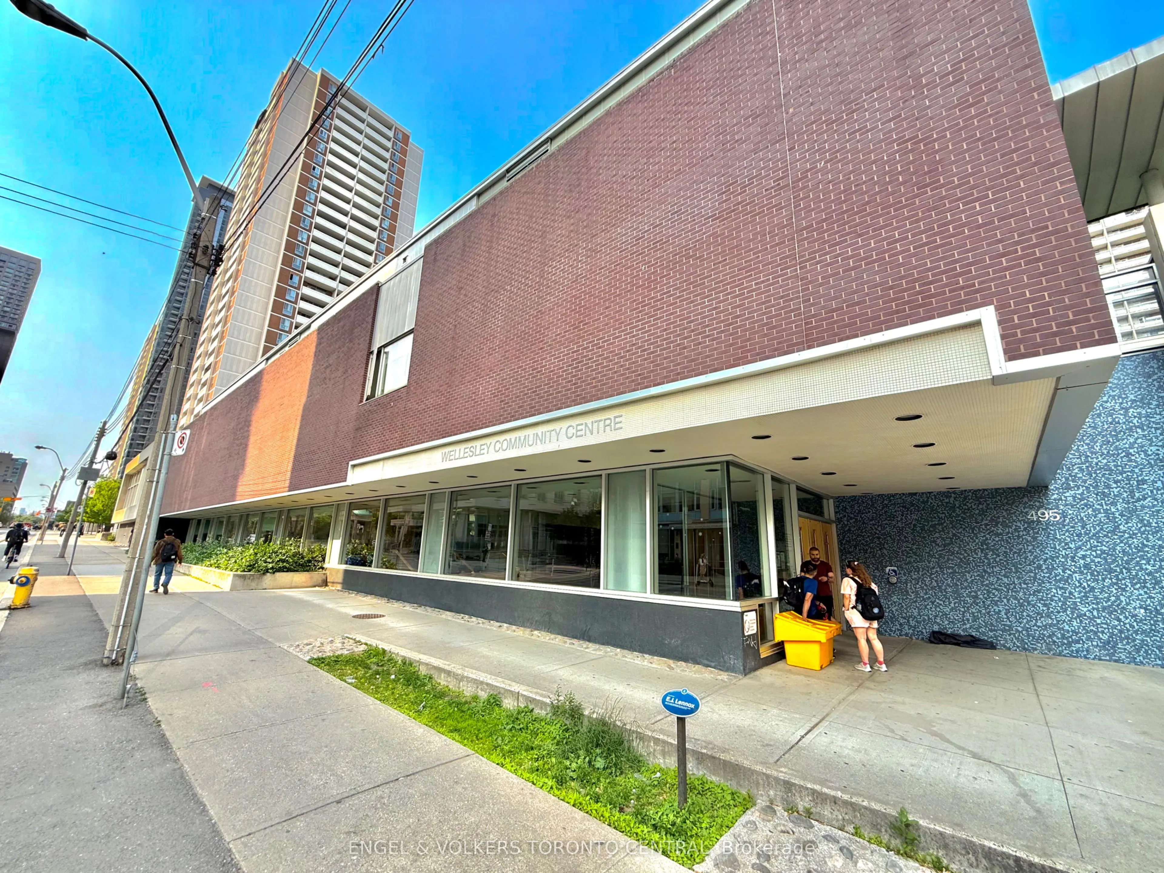 225 Wellesley Street E, #208
