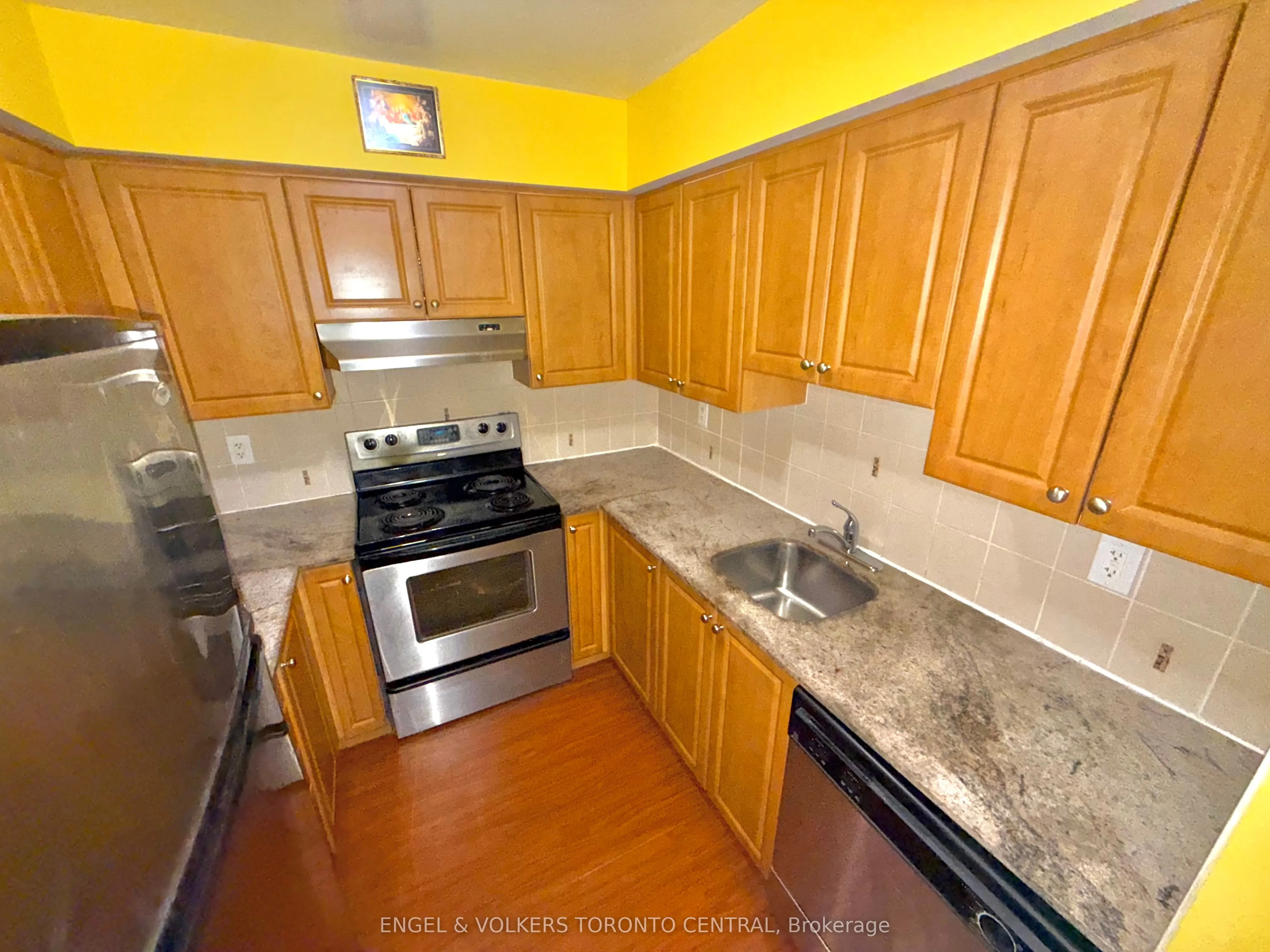 225 Wellesley Street E, #208