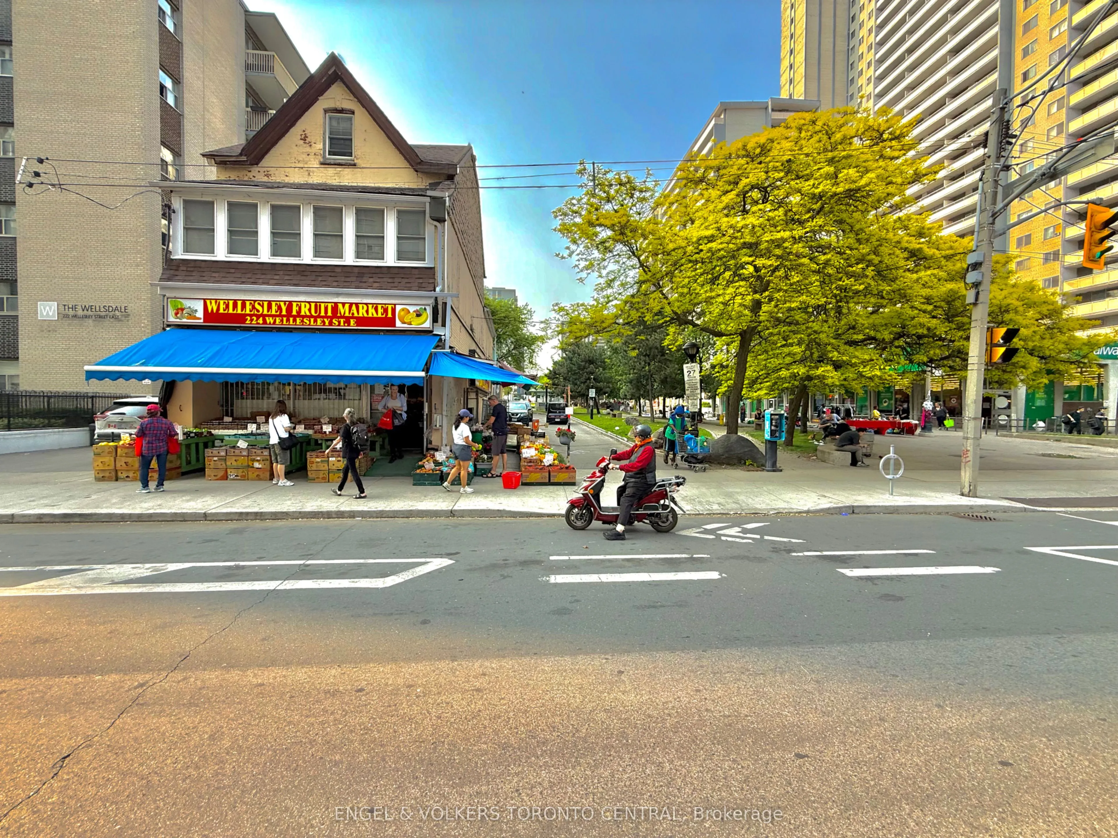 225 Wellesley Street E, #208