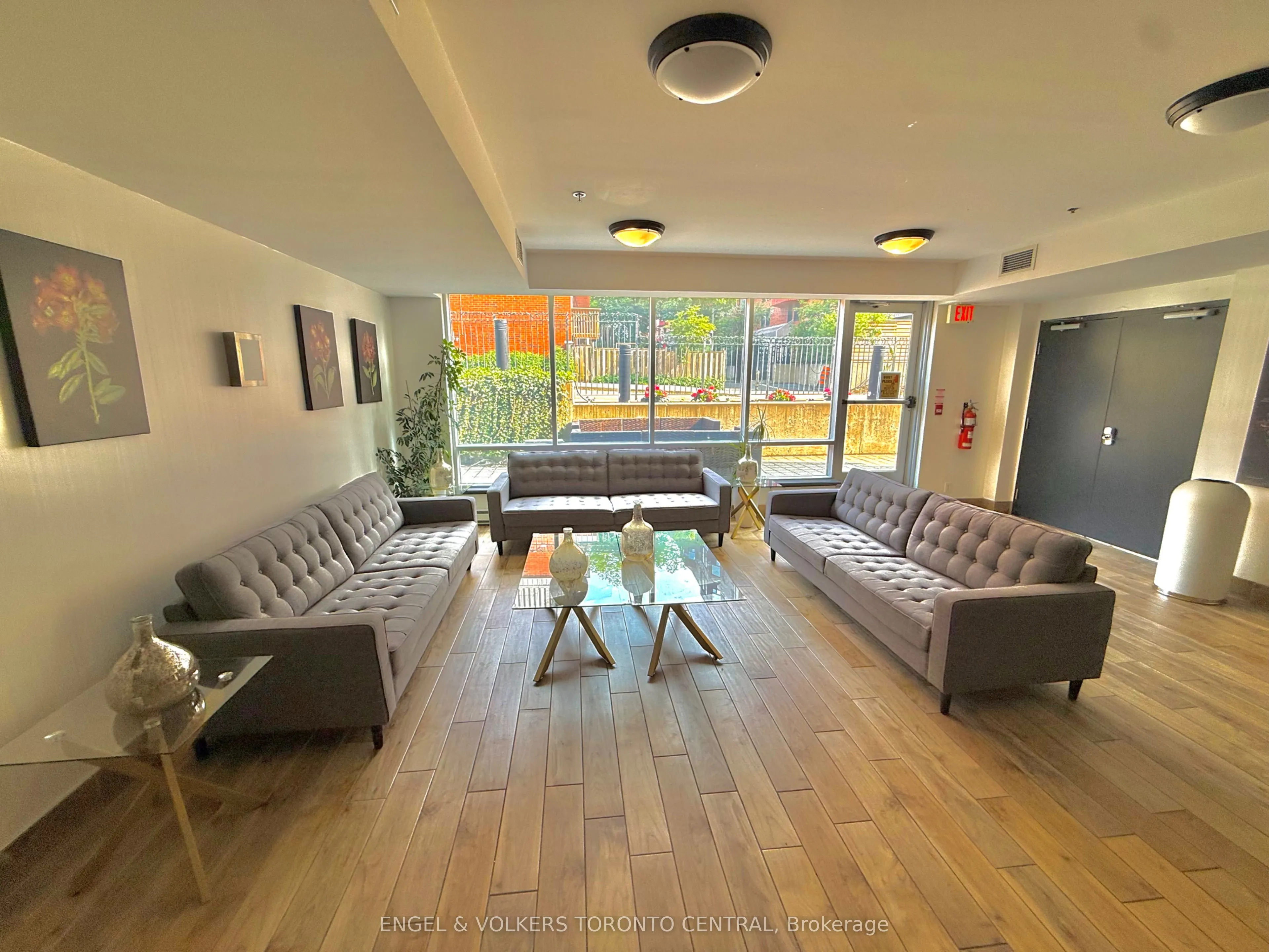 225 Wellesley Street E, #208