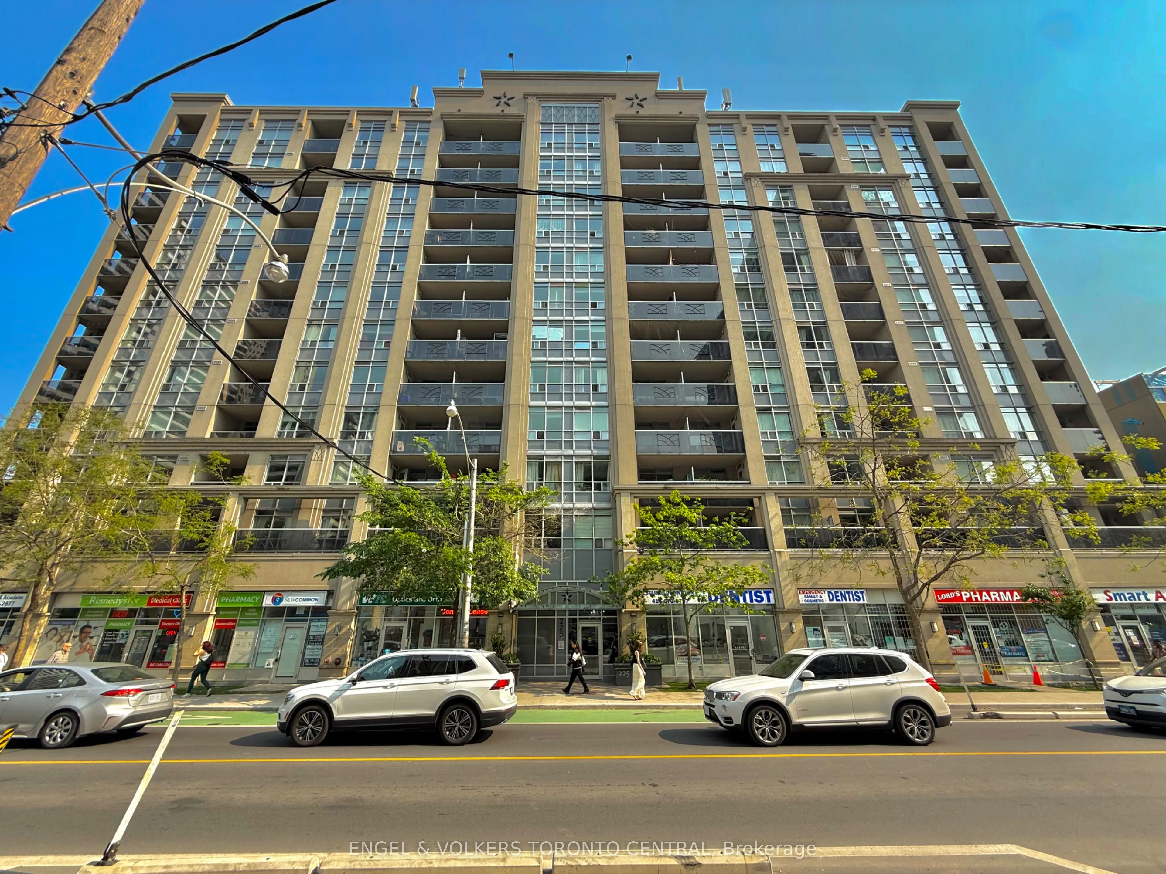 225 Wellesley Street E, #208