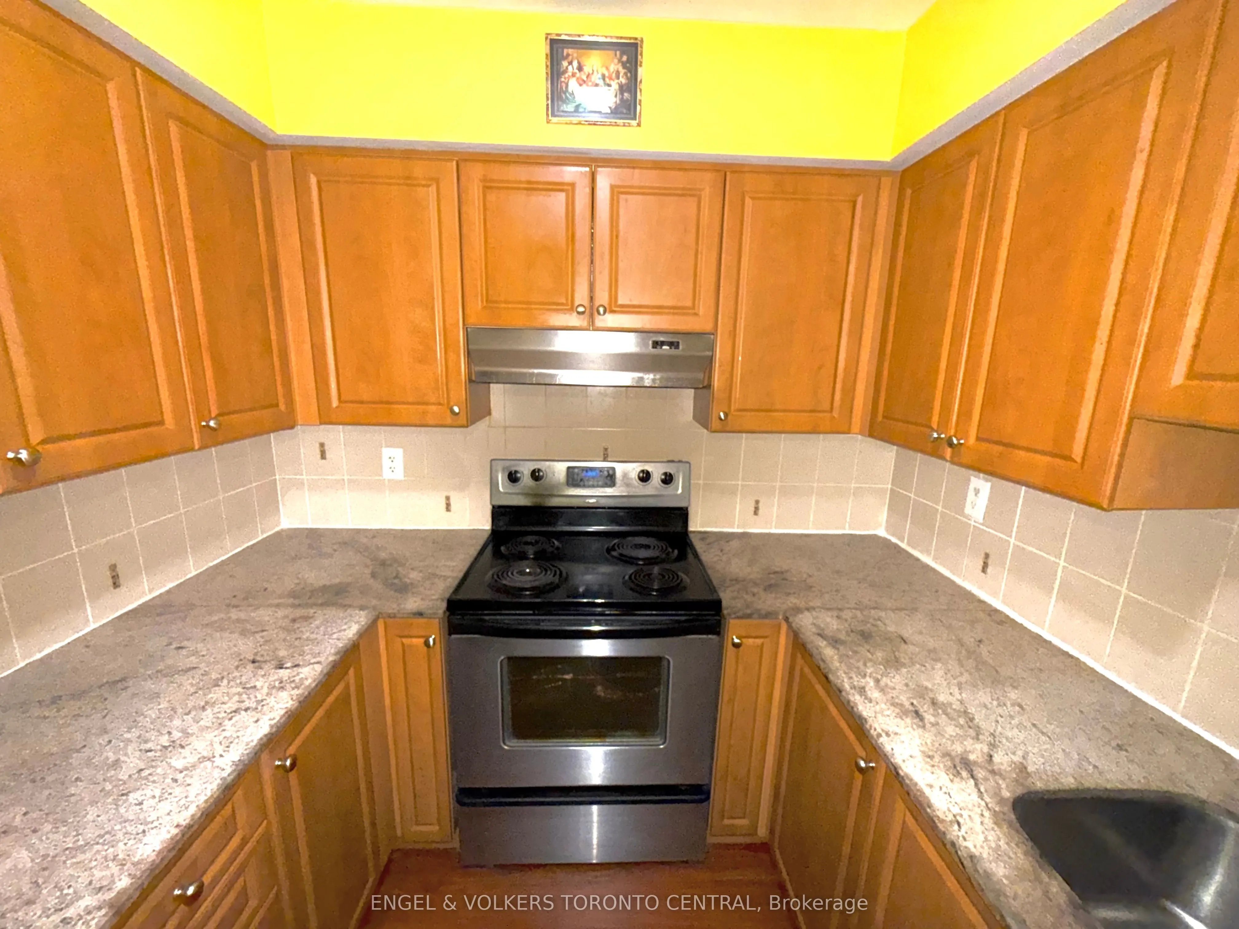 225 Wellesley Street E, #208