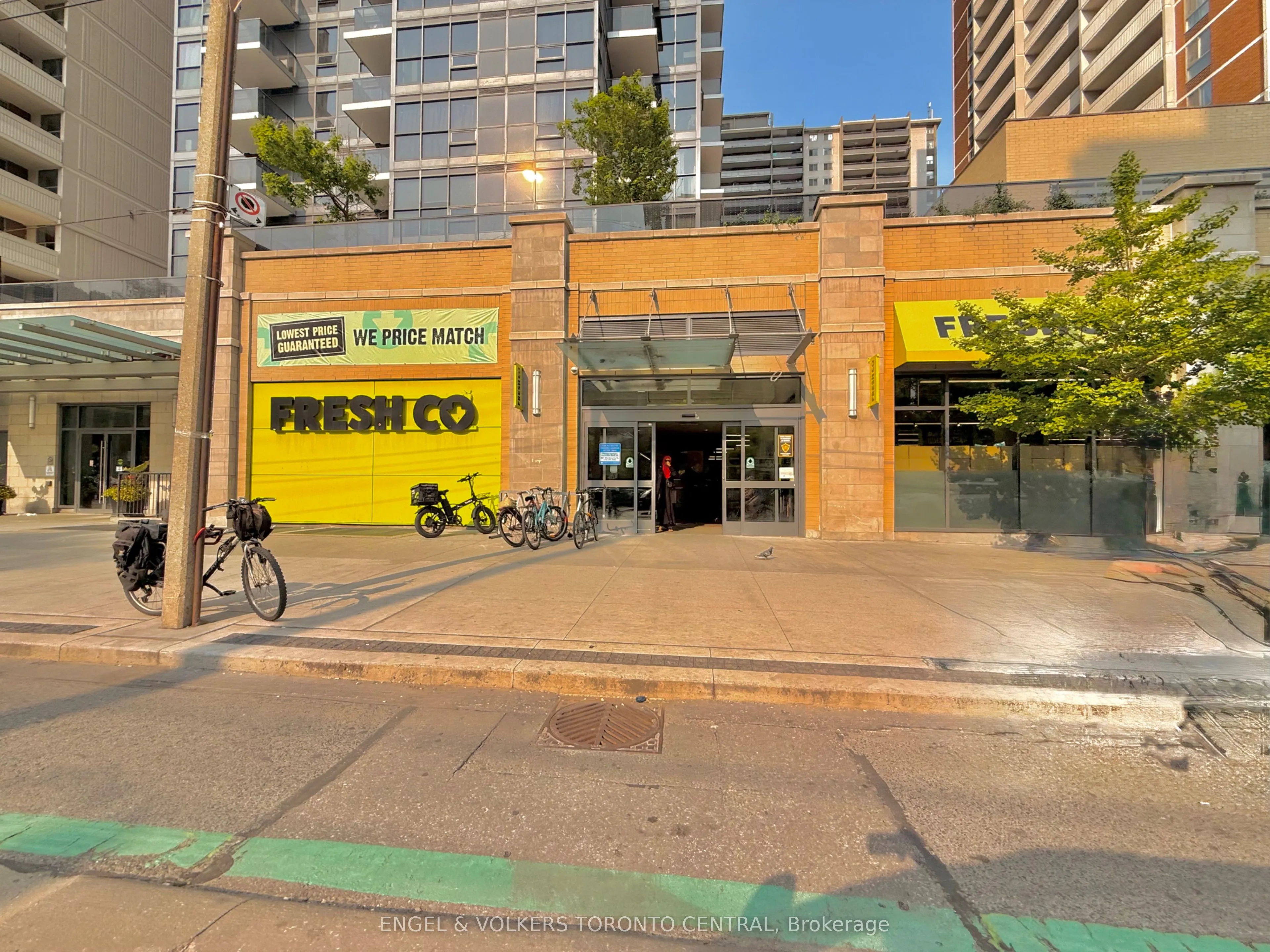225 Wellesley Street E, #208