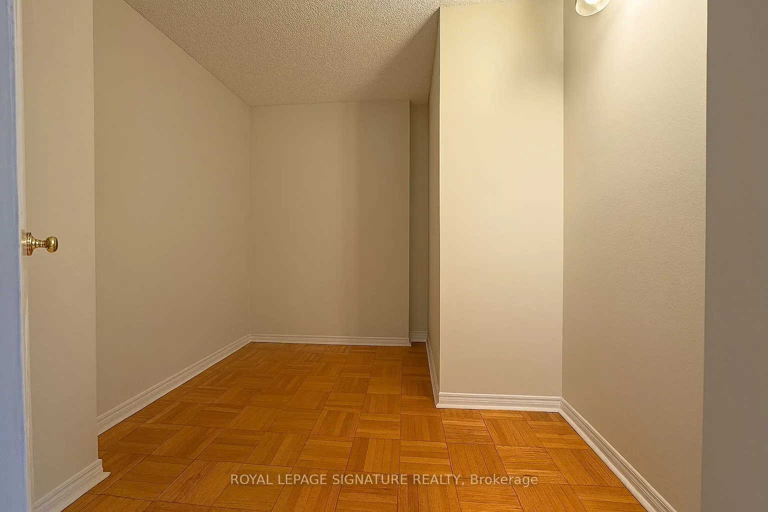 990 Avenue Road, #107