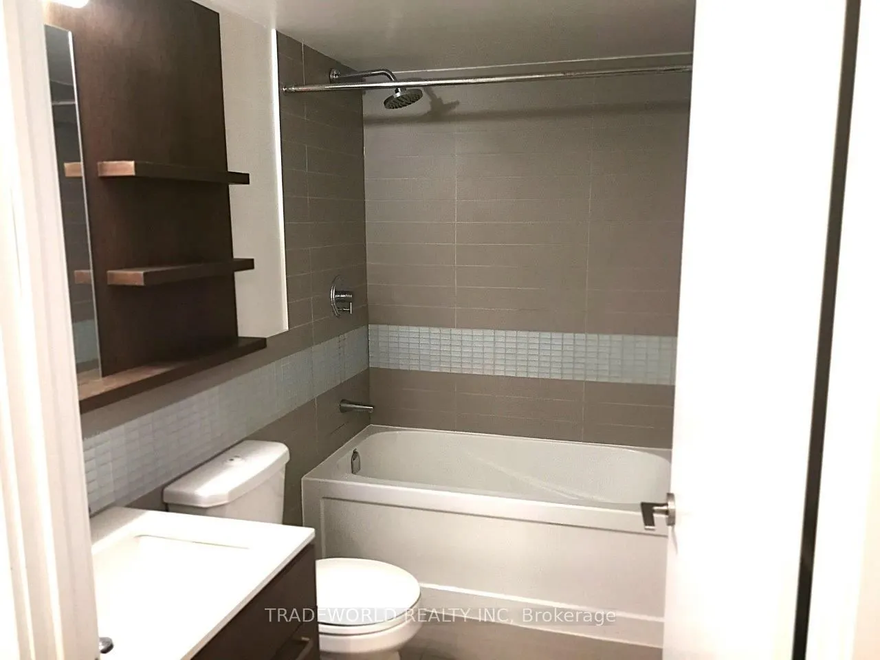 295 Adelaide Street W, #509