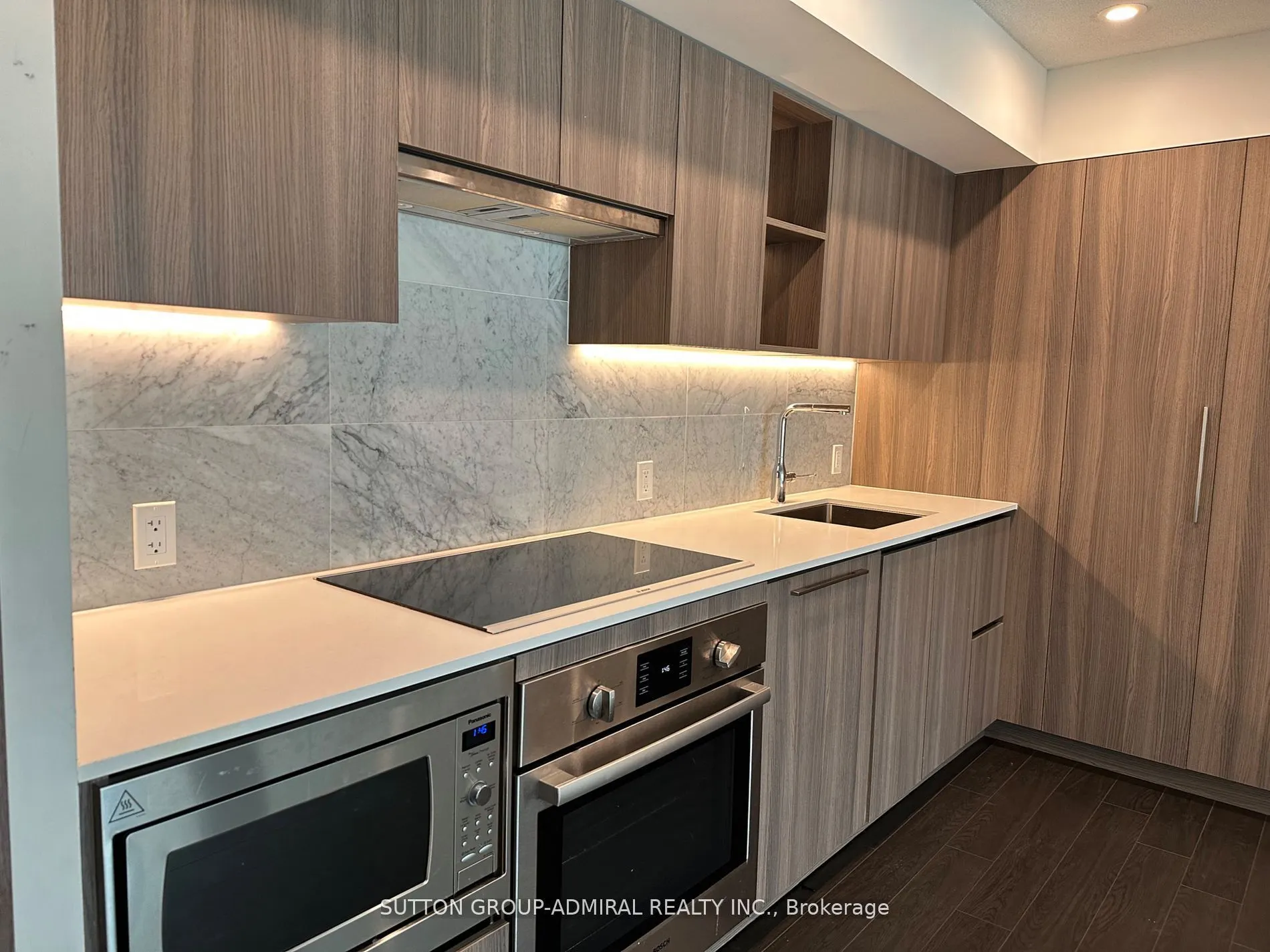 17 Bathurst Street, #615
