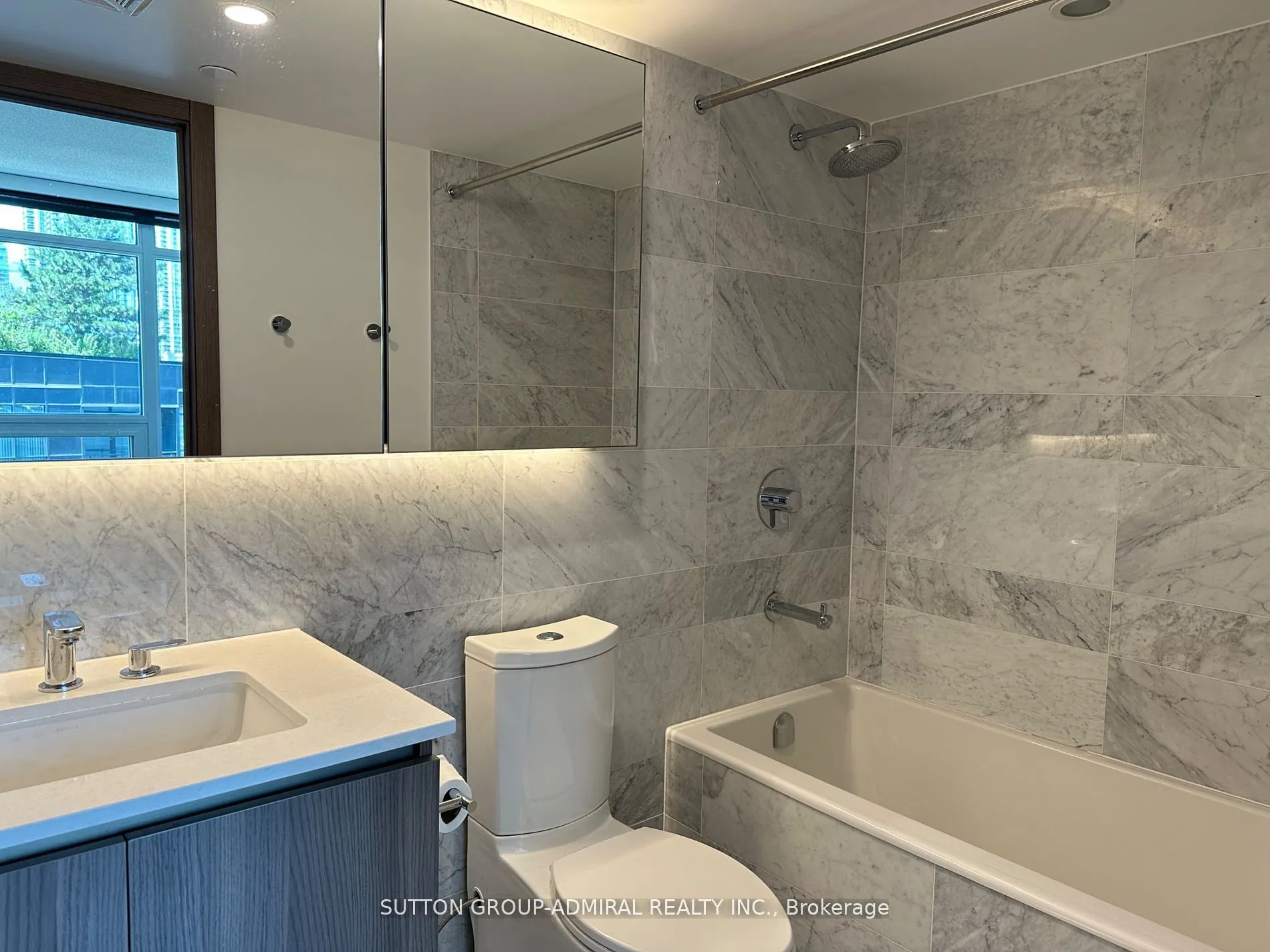 17 Bathurst Street, #615