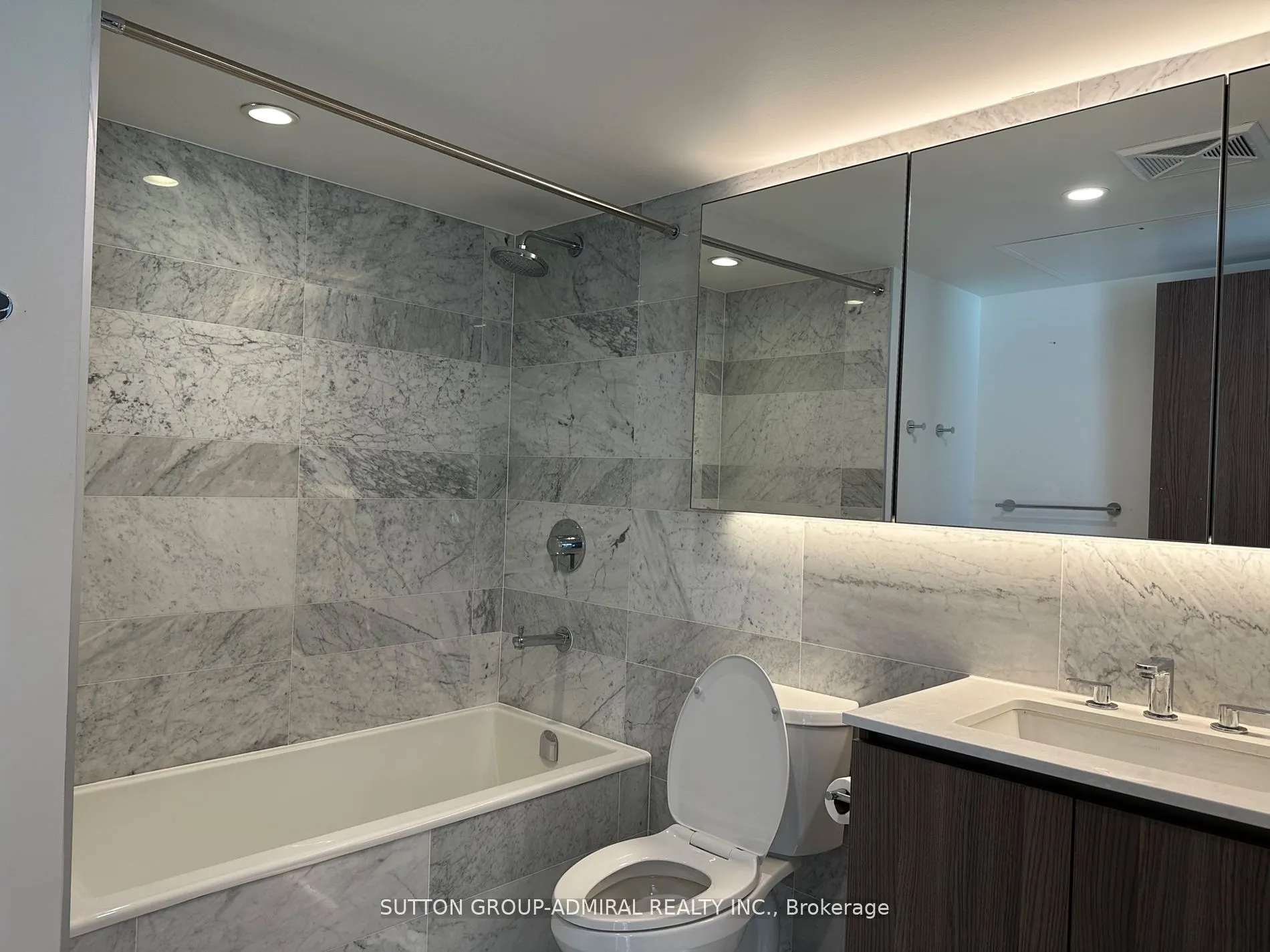 17 Bathurst Street, #615