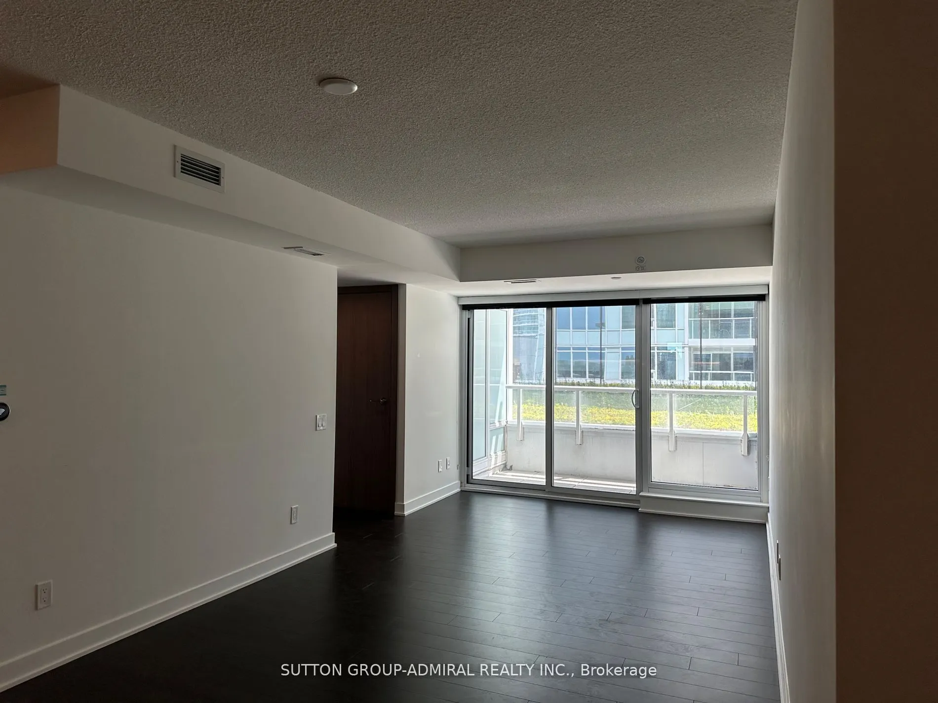17 Bathurst Street, #615