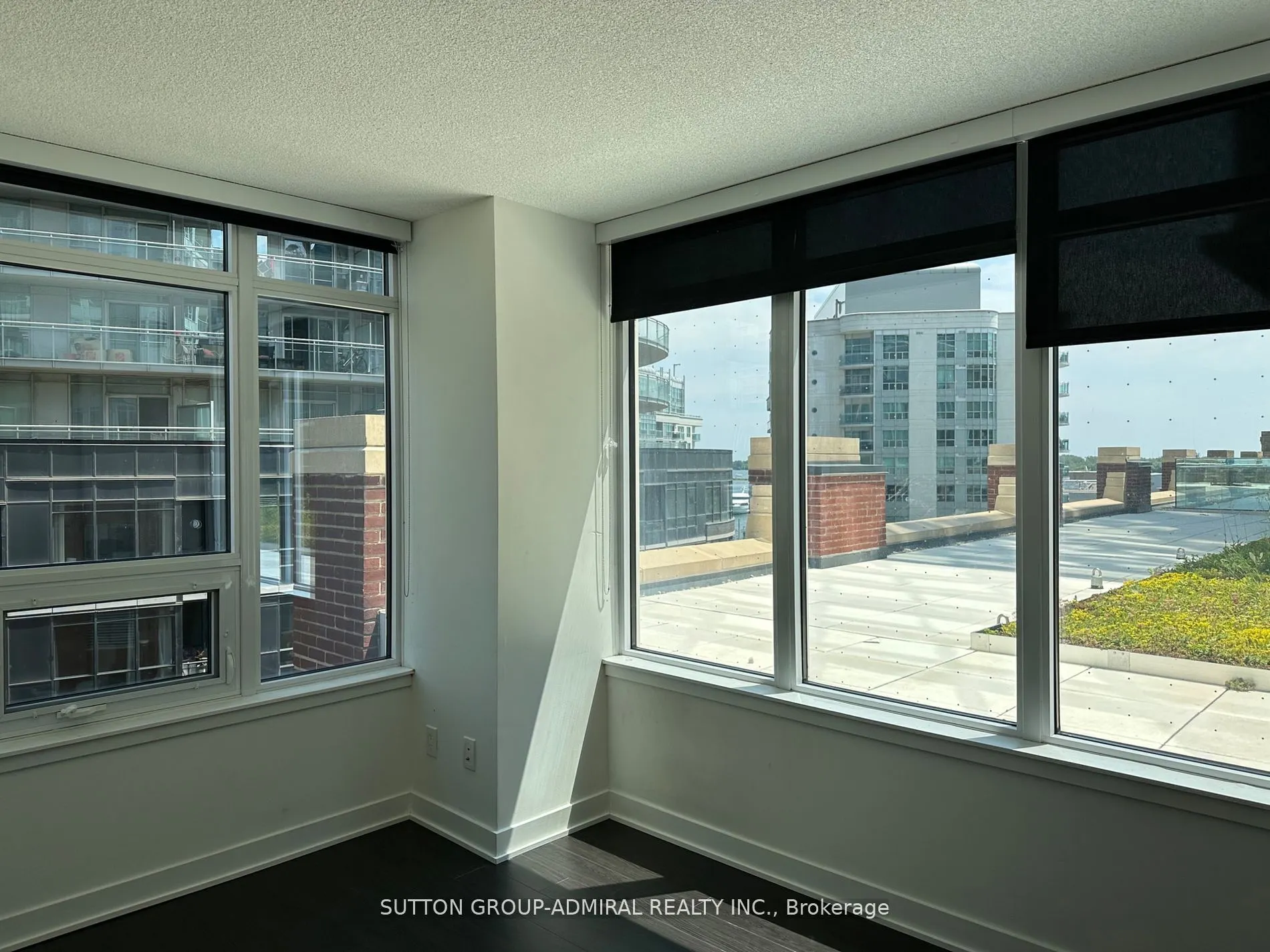 17 Bathurst Street, #615