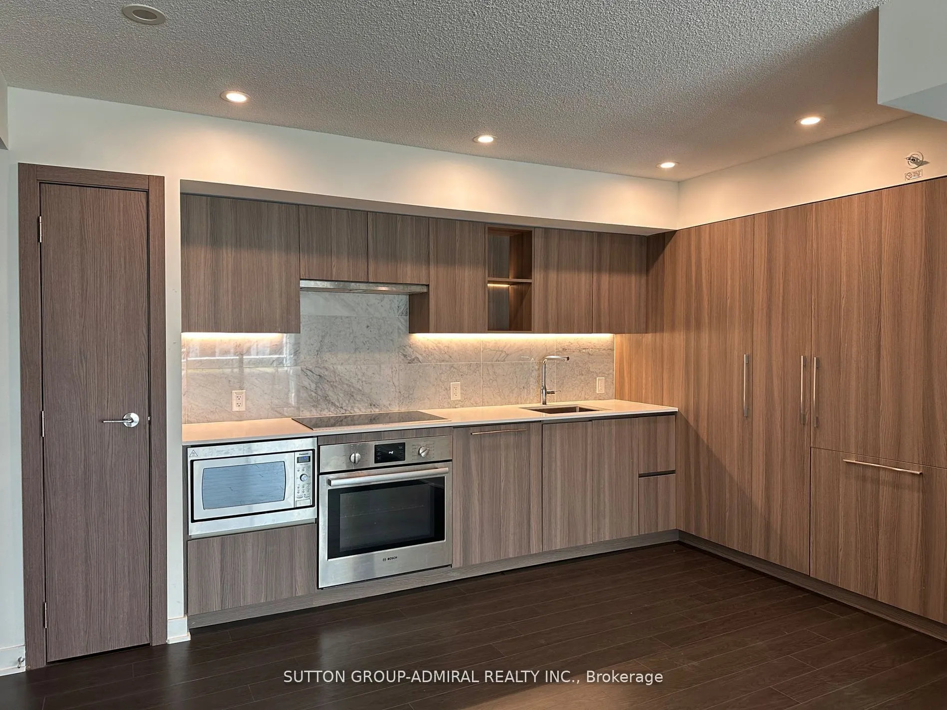 17 Bathurst Street, #615
