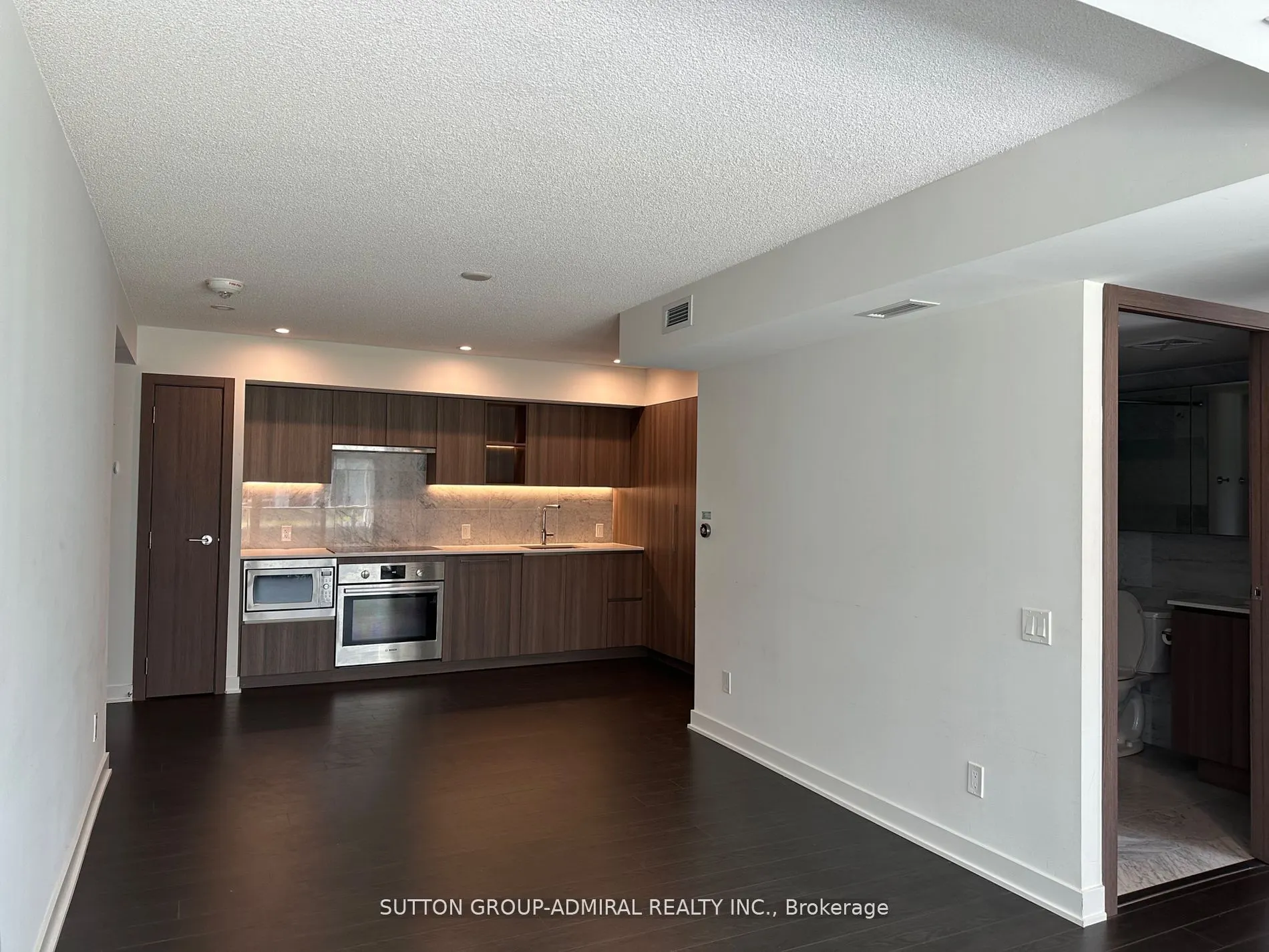 17 Bathurst Street, #615