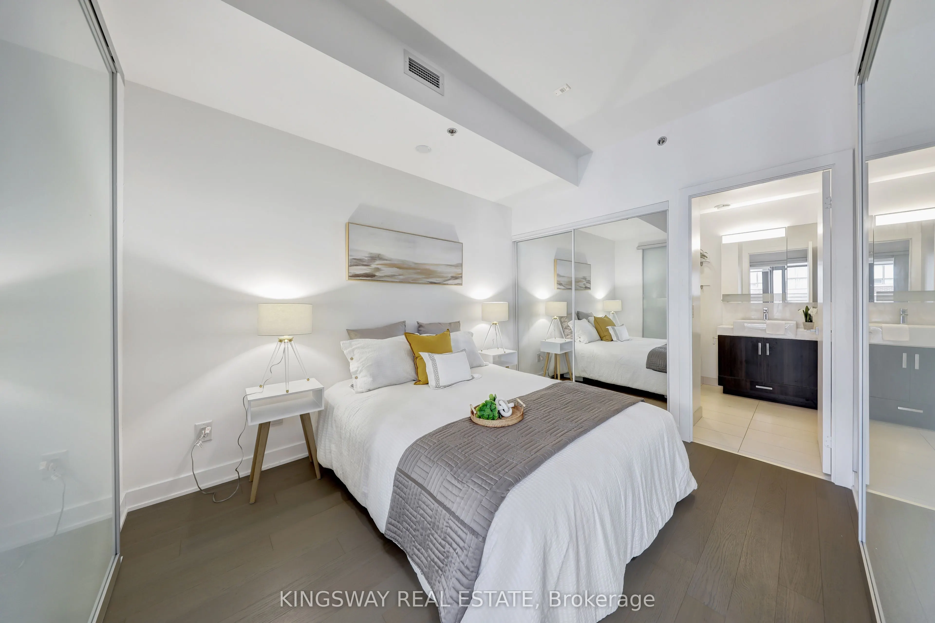 15 Beverley Street, #303