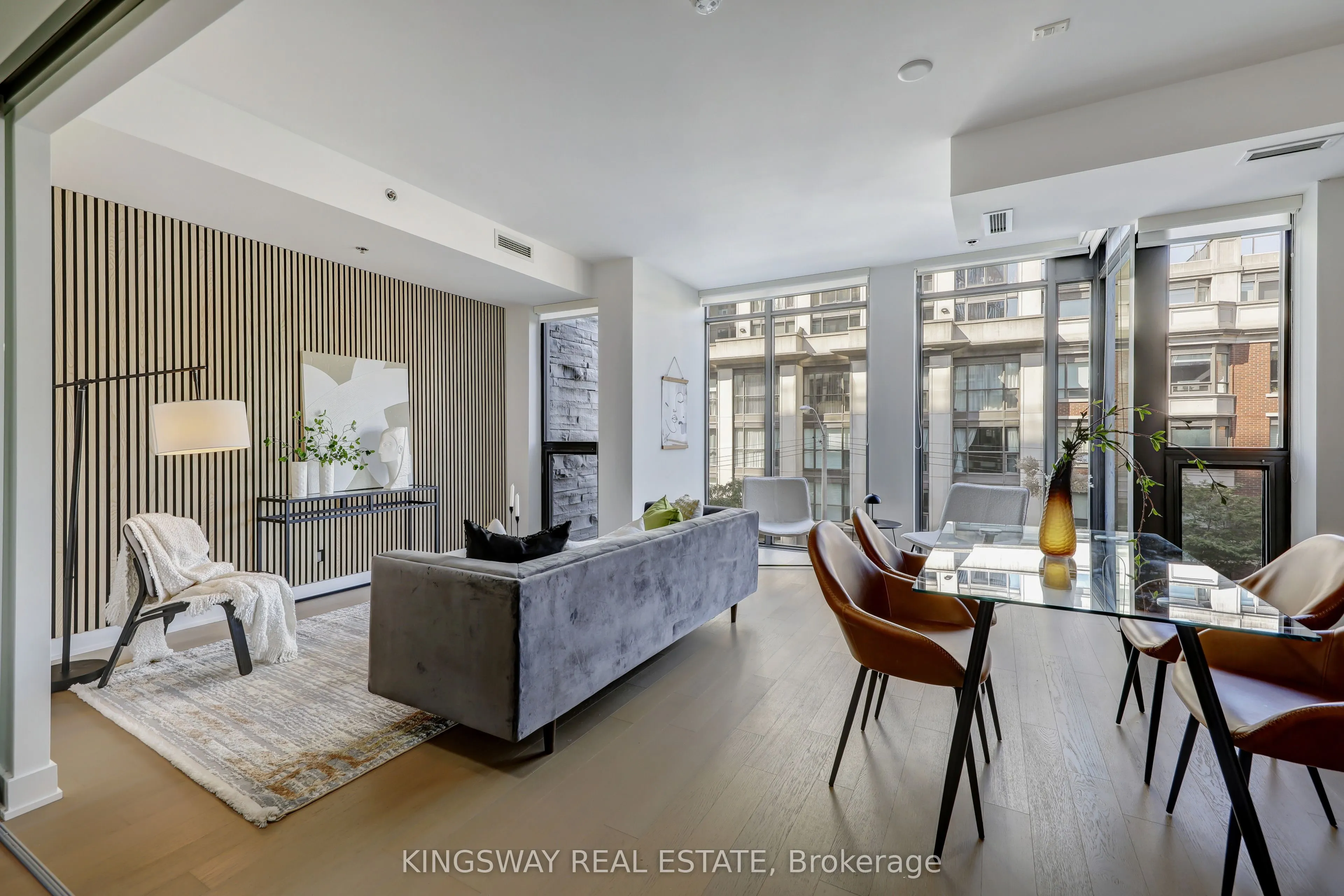 15 Beverley Street, #303