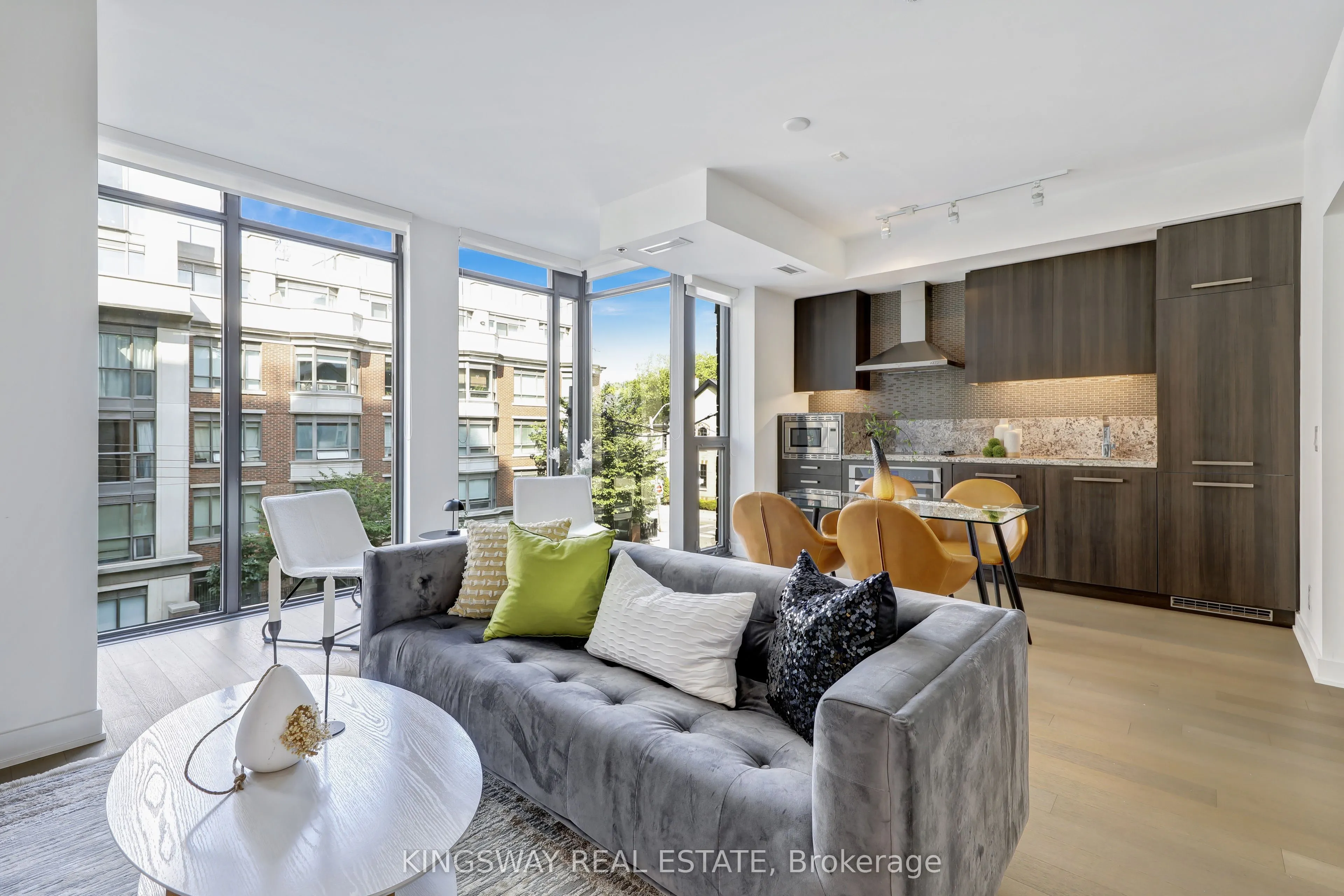 15 Beverley Street, #303