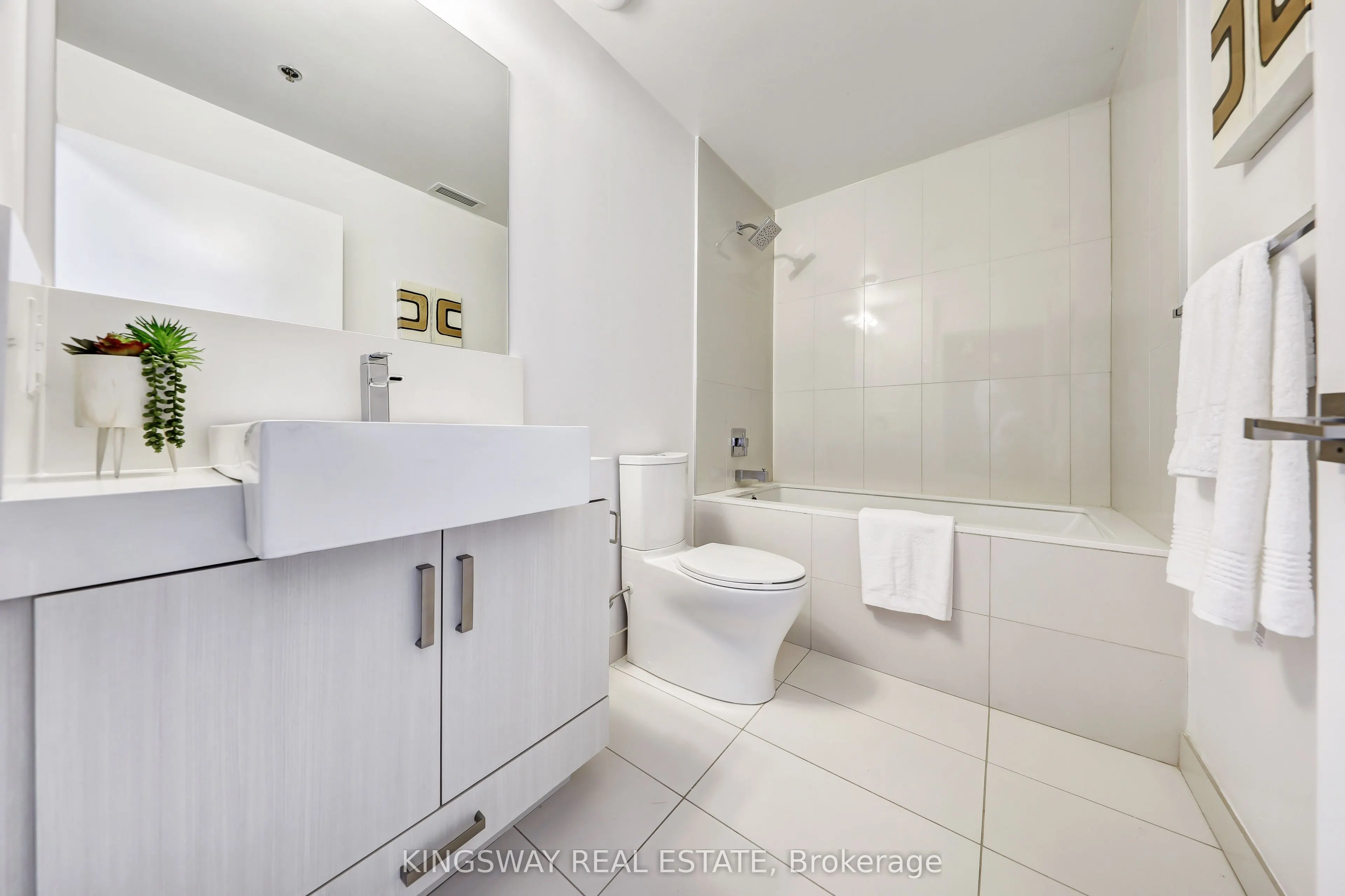 15 Beverley Street, #303
