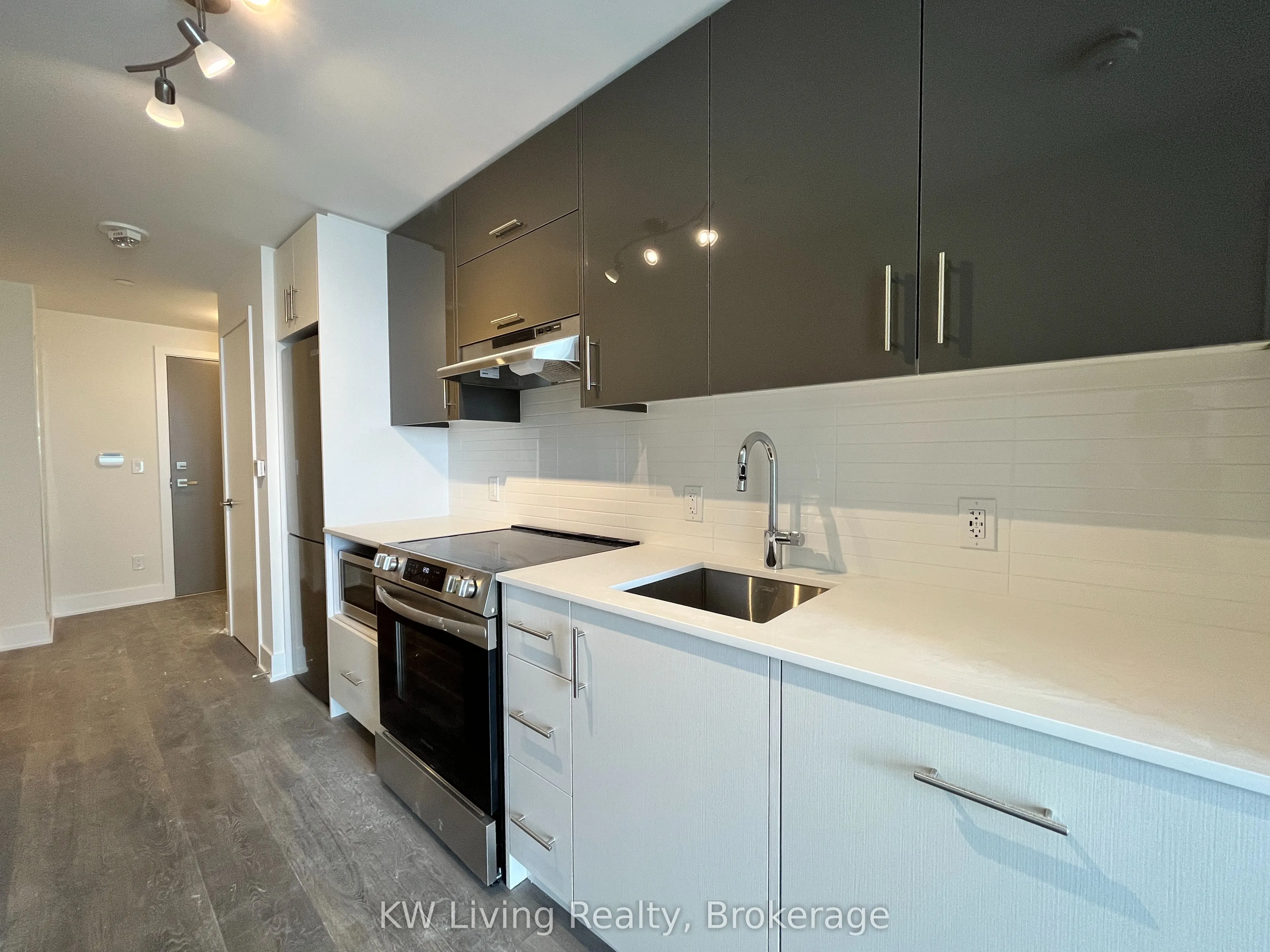 188 Fairview Mall Drive, #2206