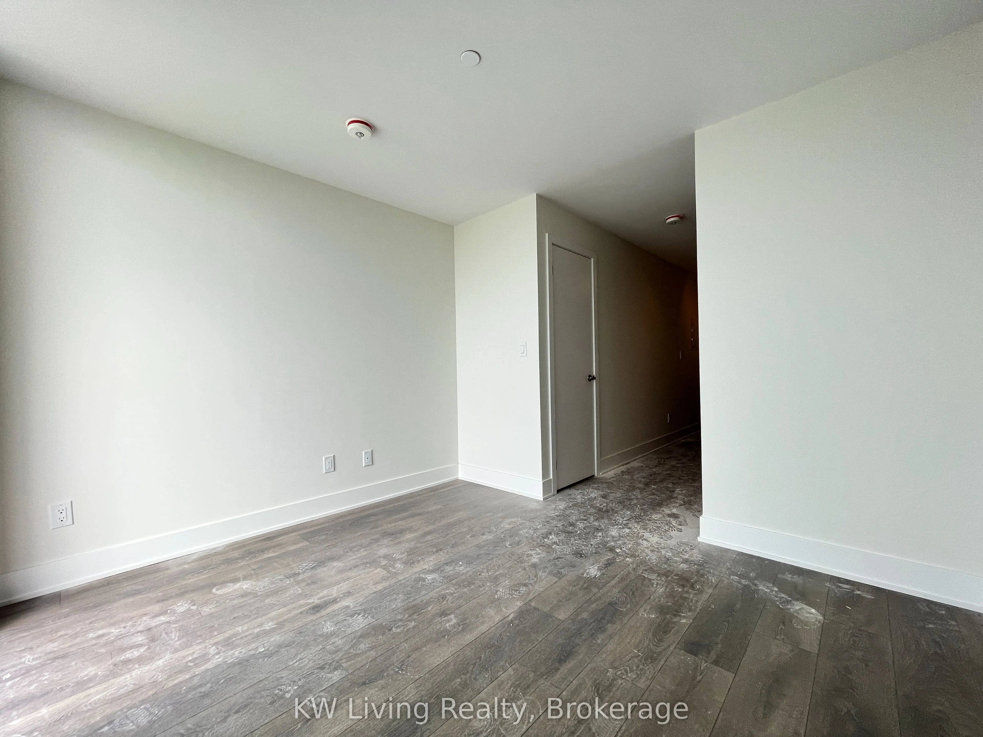 188 Fairview Mall Drive, #2206