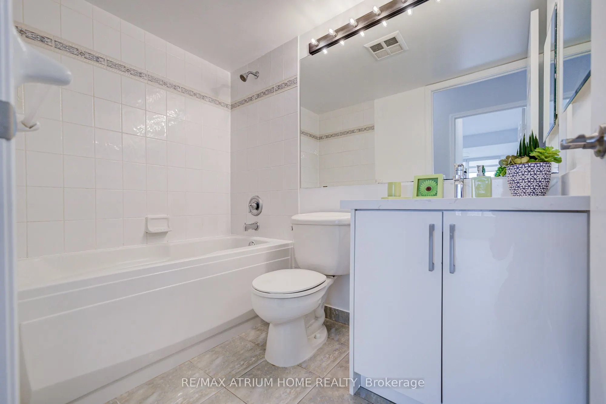 33 Empress Avenue, #3002
