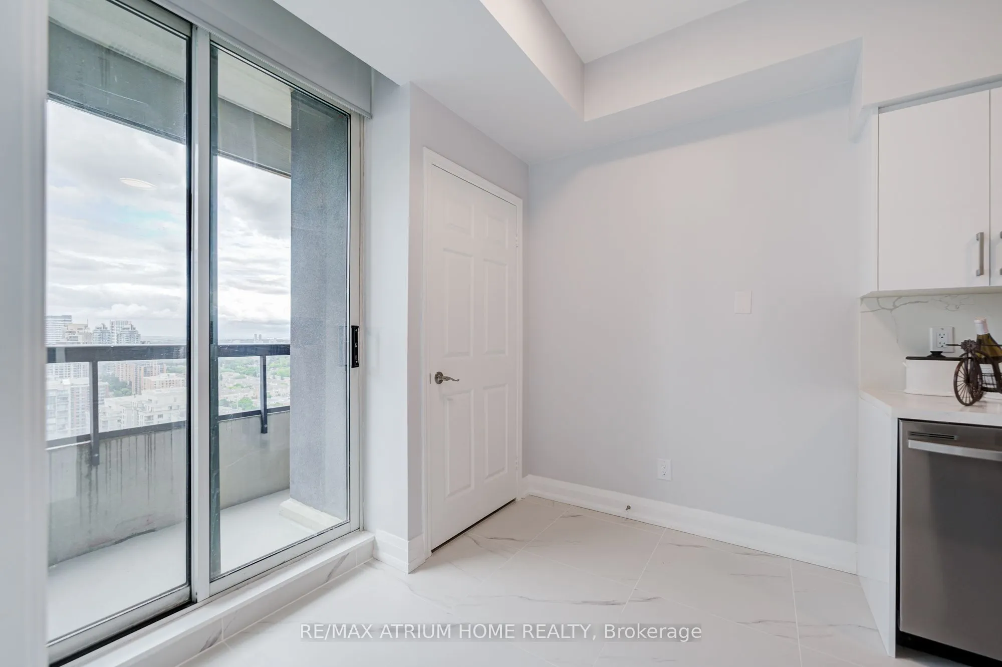 33 Empress Avenue, #3002