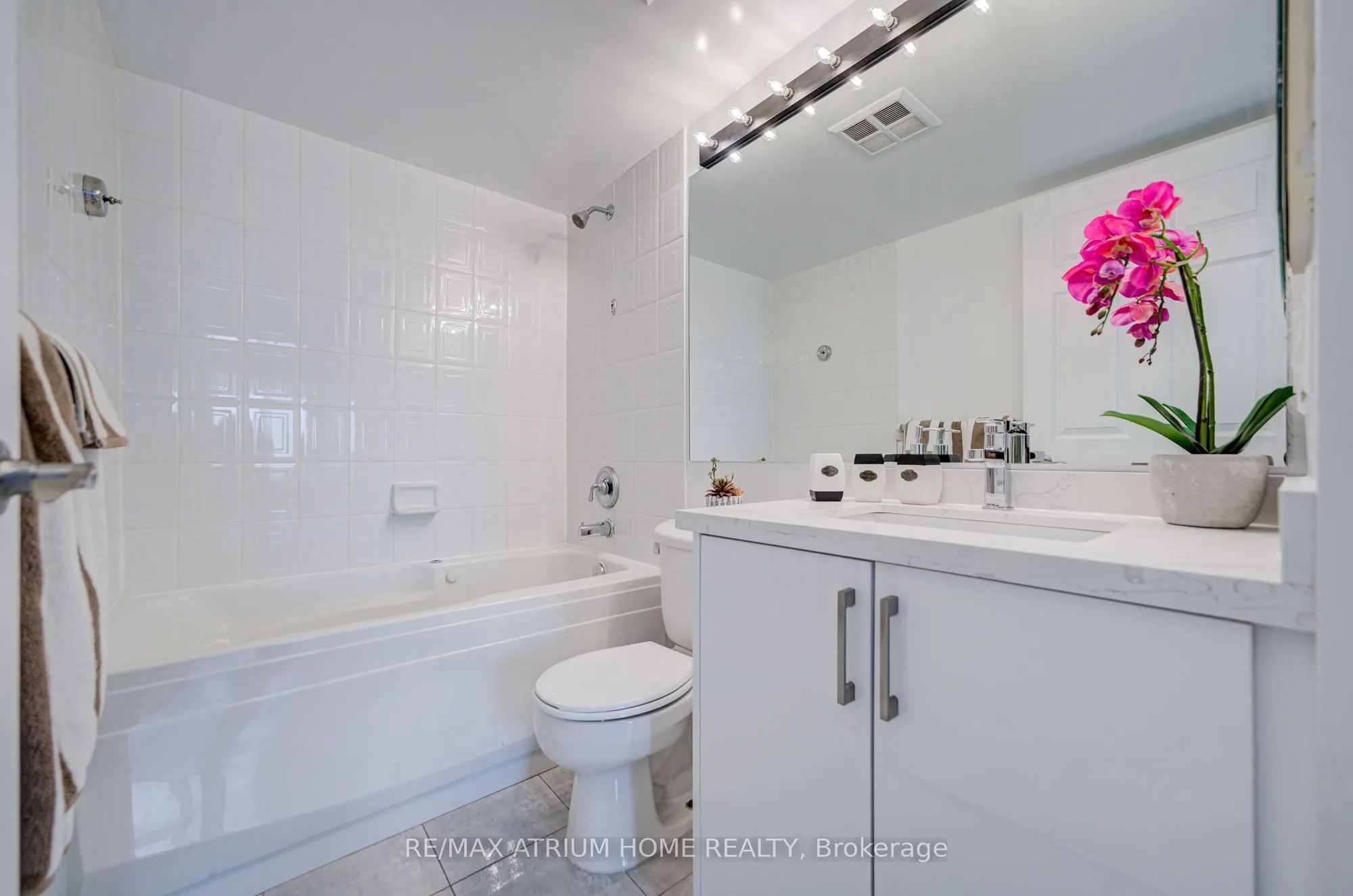33 Empress Avenue, #3002