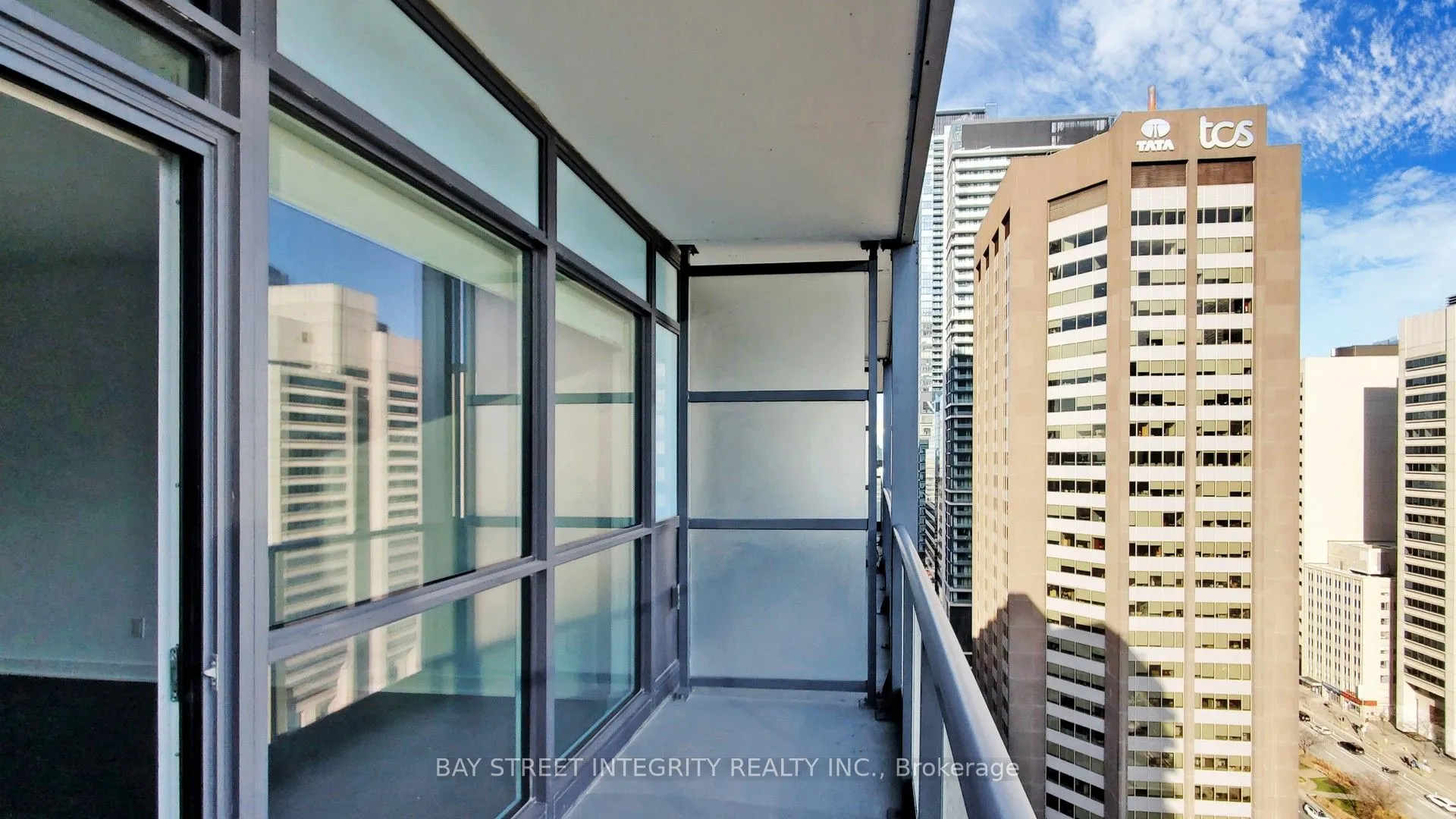 210 Simcoe Street, #2107