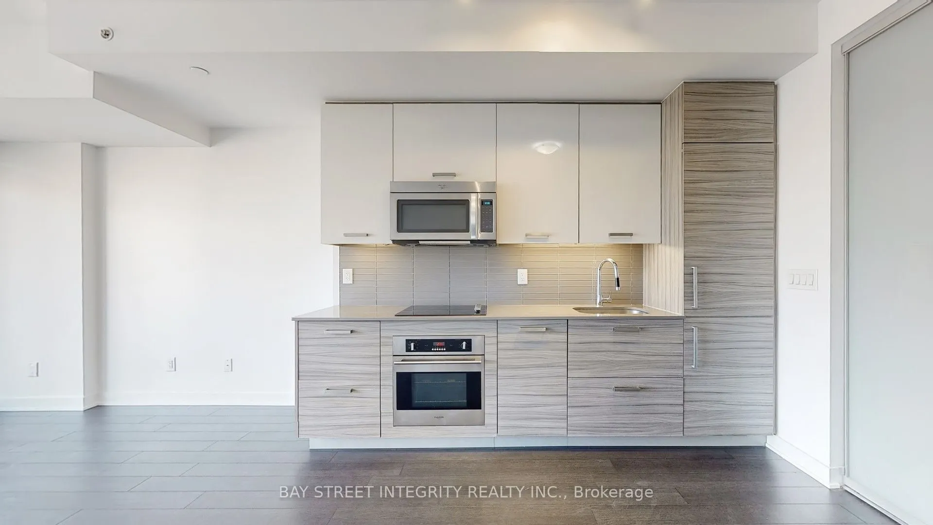 210 Simcoe Street, #2107