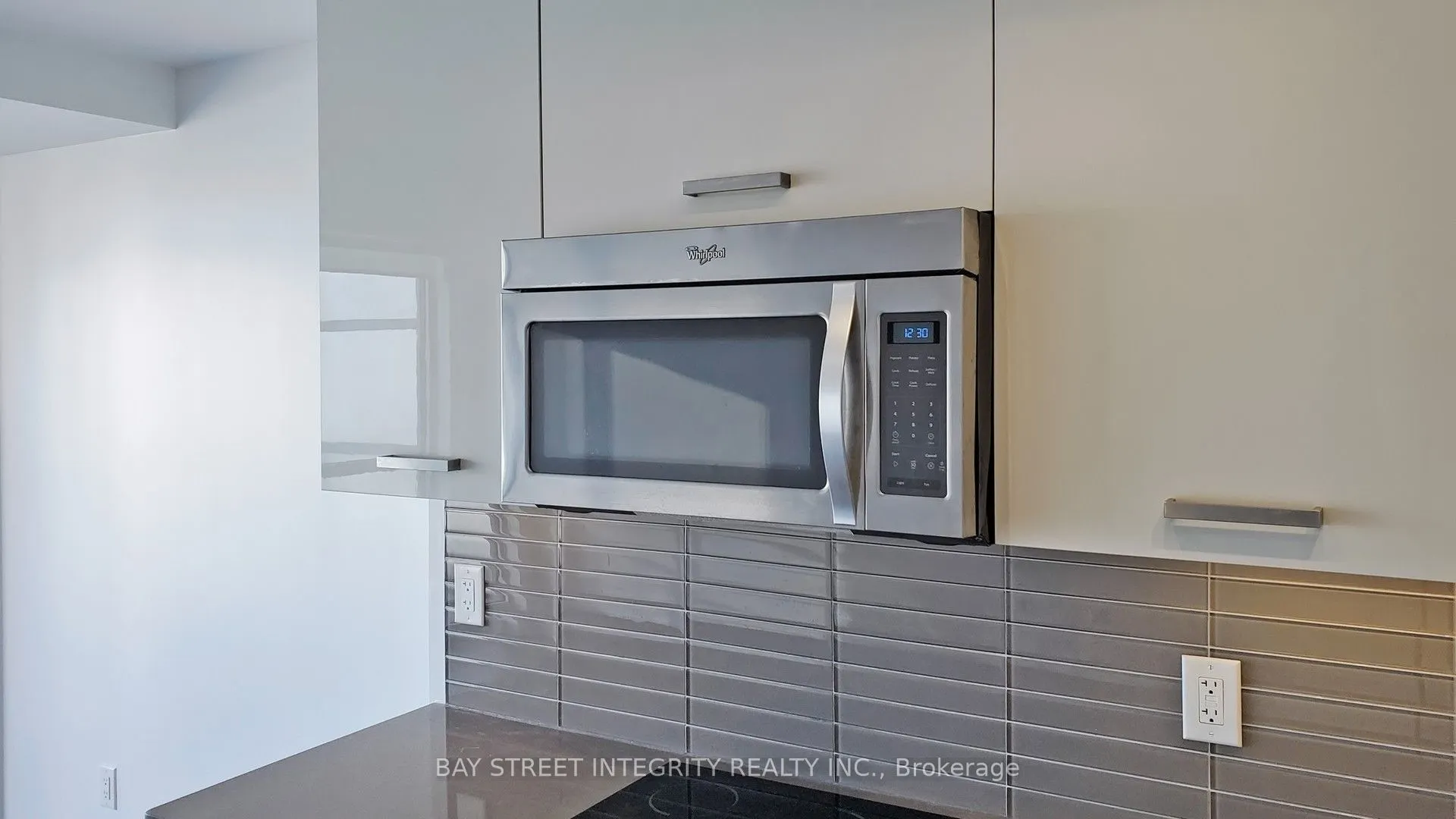 210 Simcoe Street, #2107