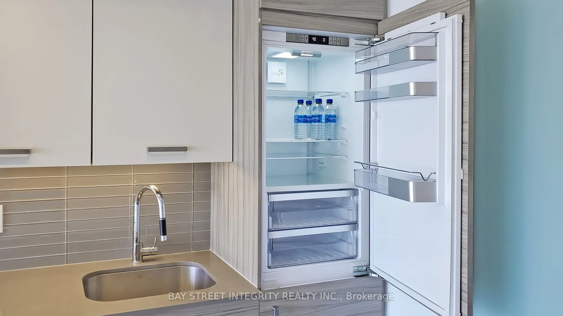 210 Simcoe Street, #2107