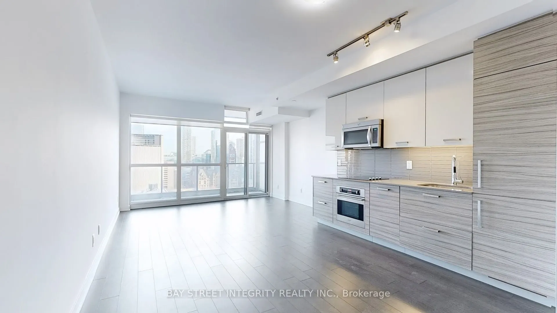 210 Simcoe Street, #2107