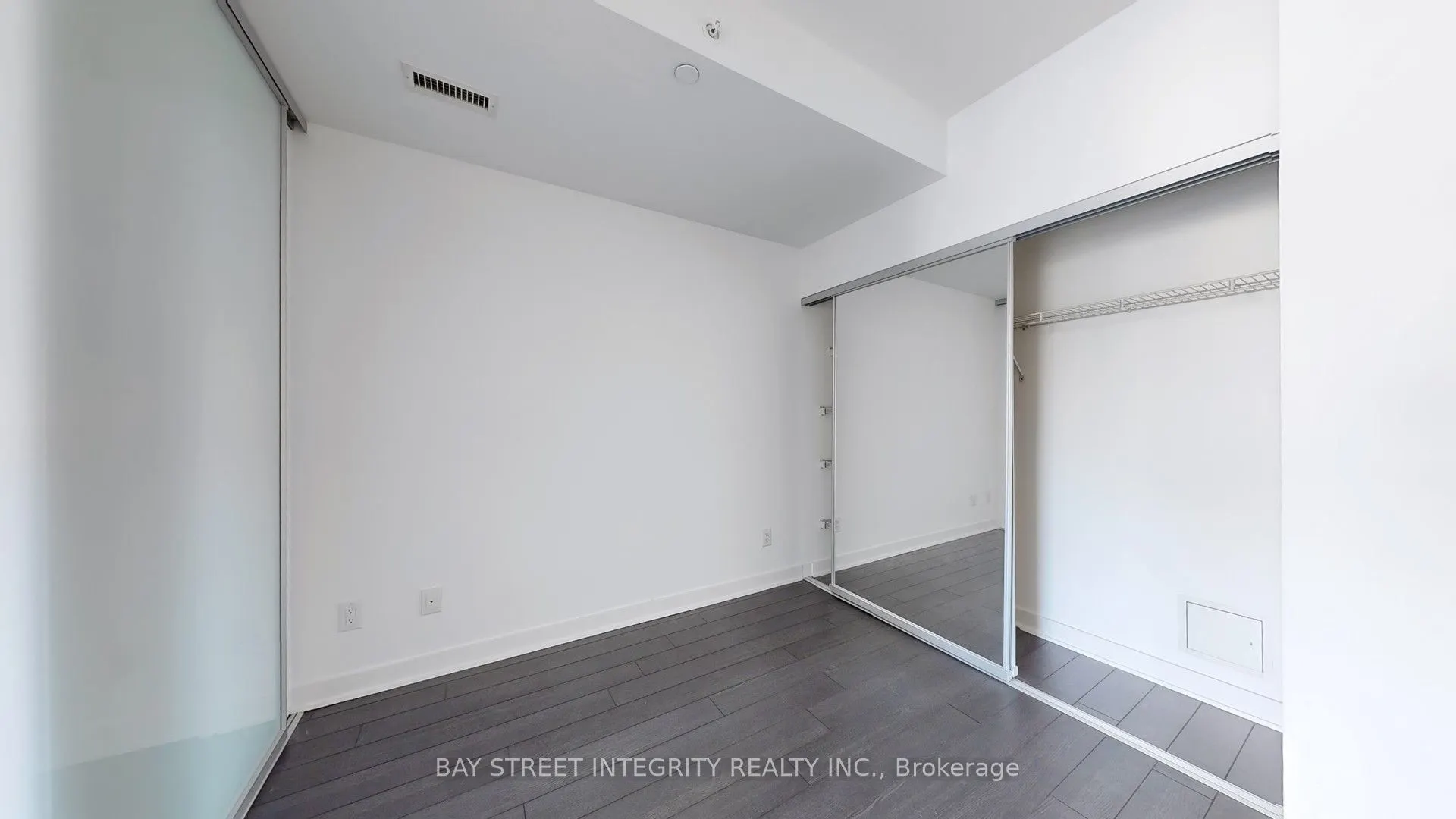 210 Simcoe Street, #2107