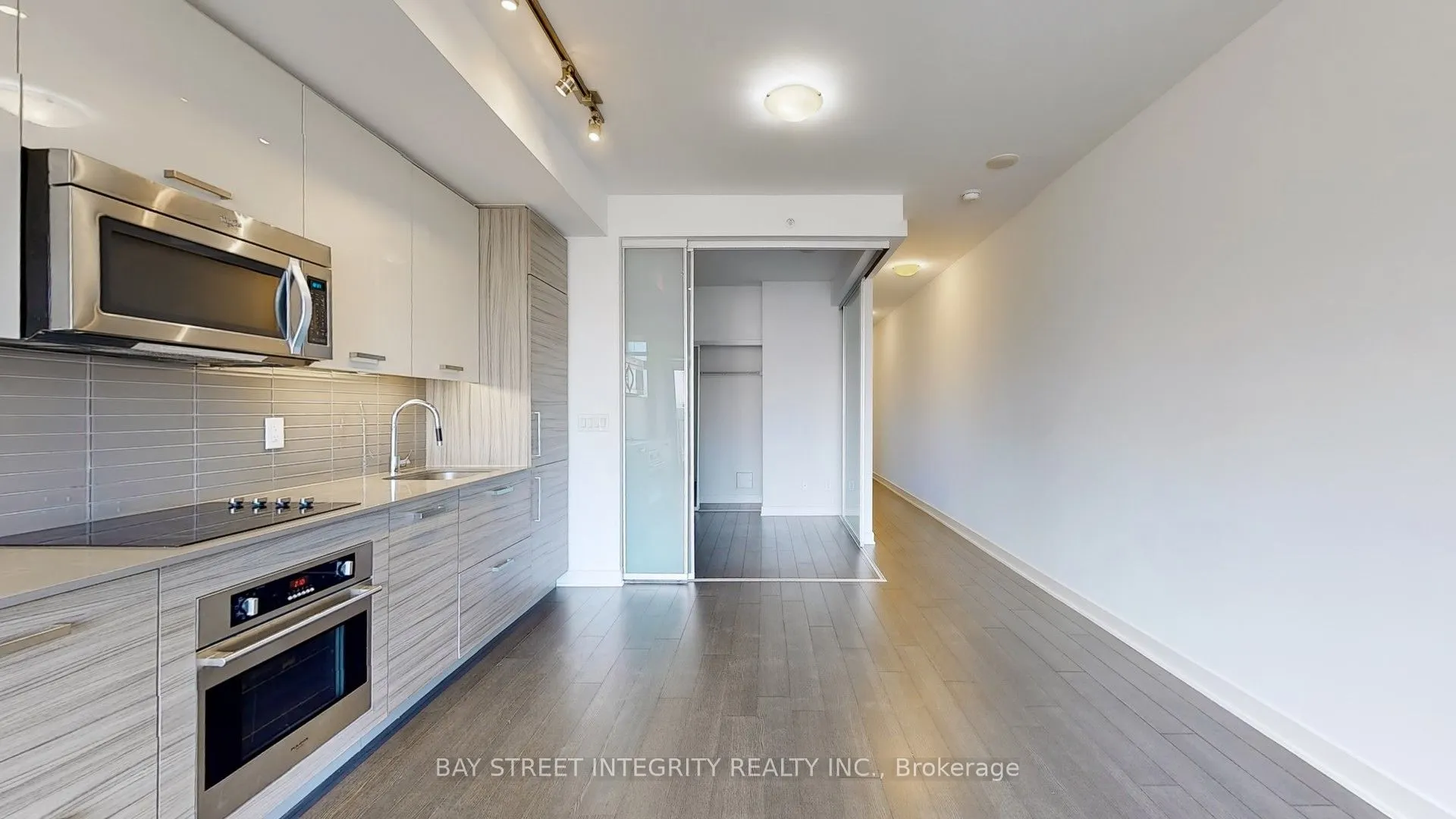 210 Simcoe Street, #2107