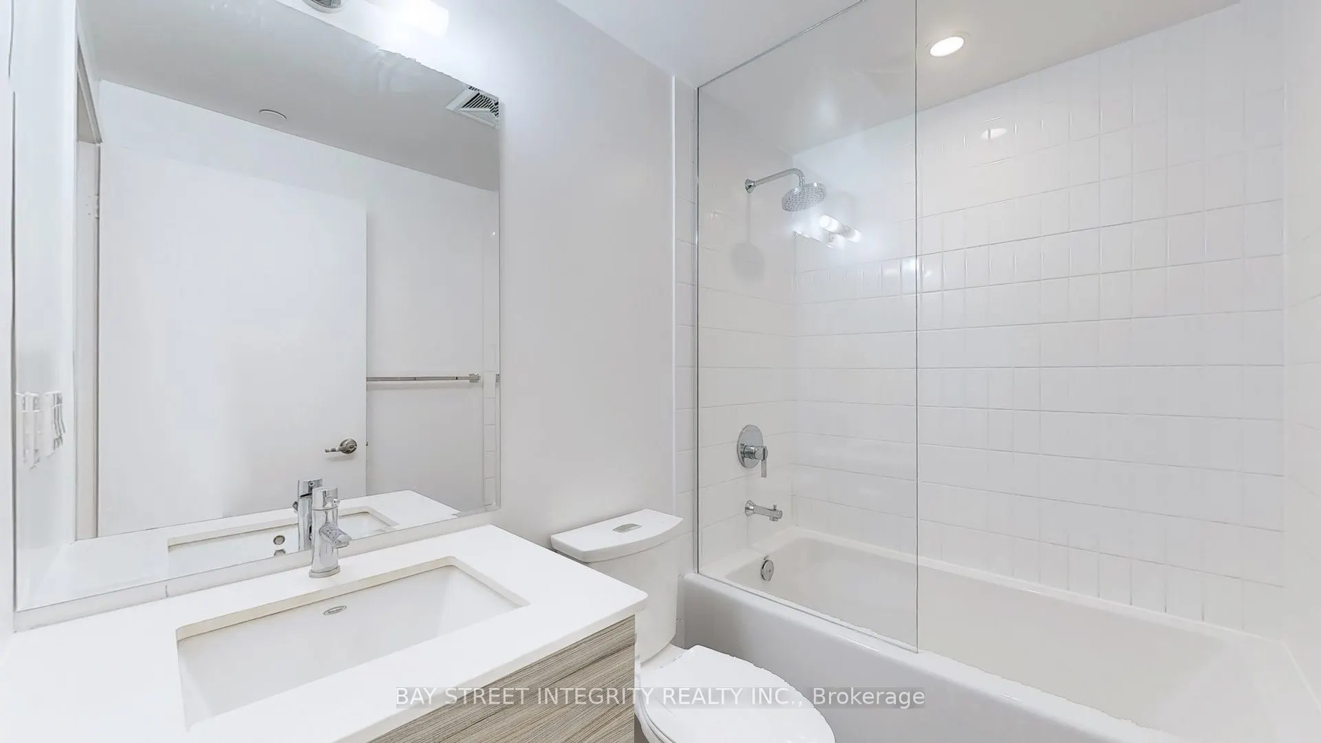 210 Simcoe Street, #2107